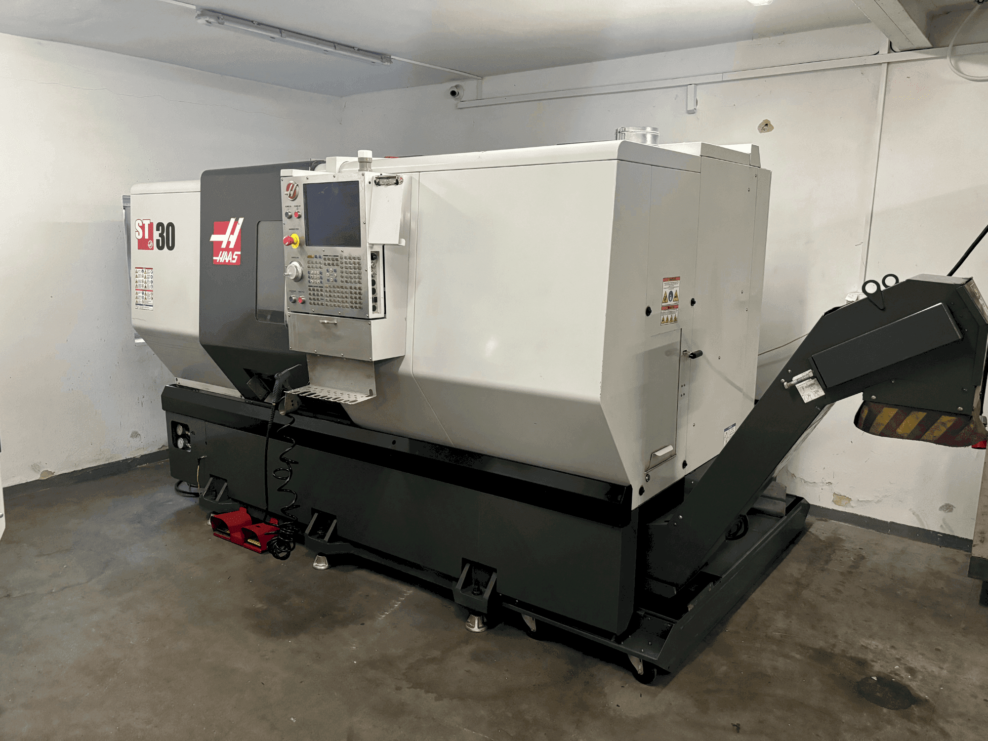 HAAS ST-30-maskinen framifrån