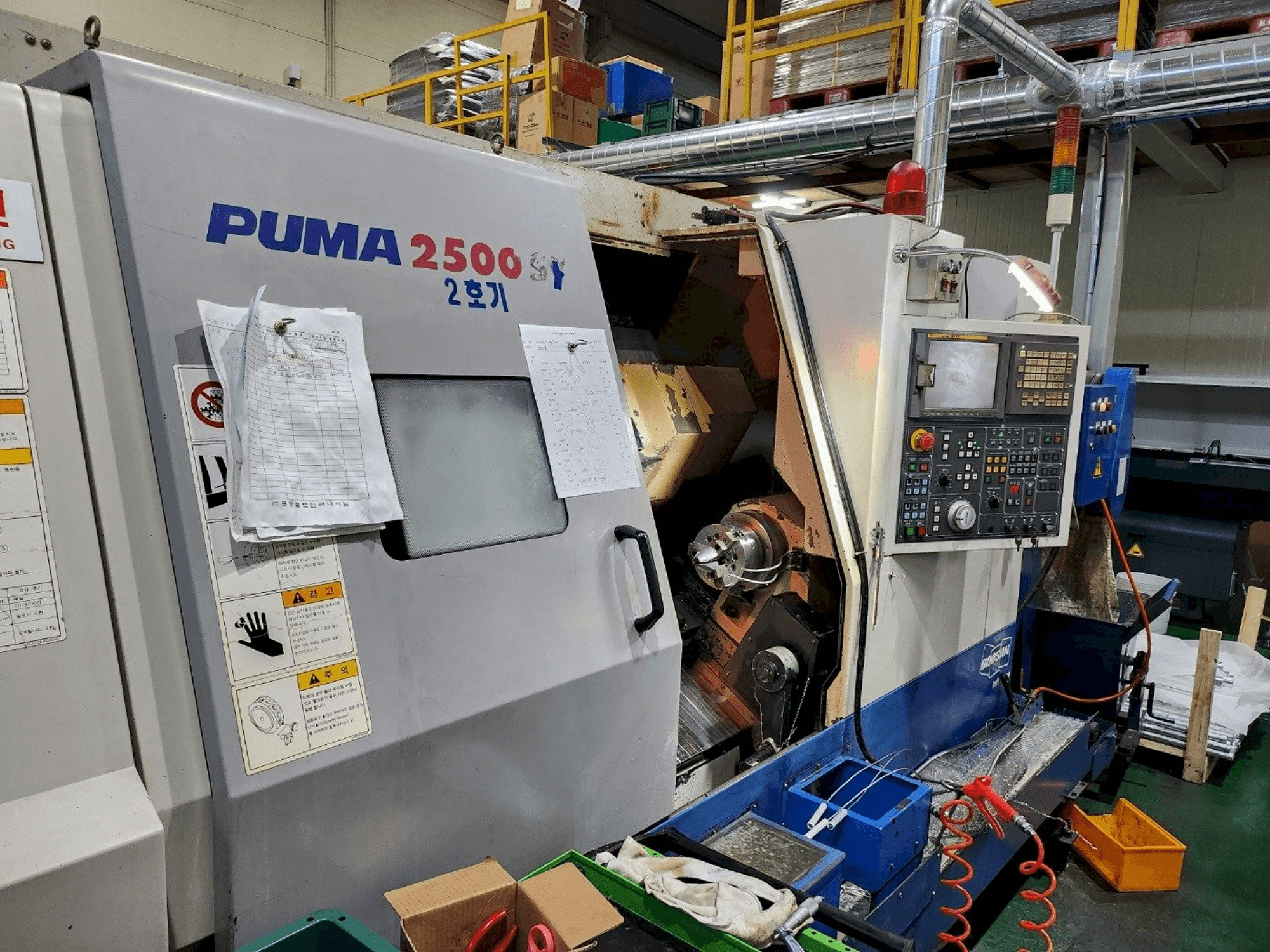 DOOSAN PUMA 2500SY-maskinen framifrån