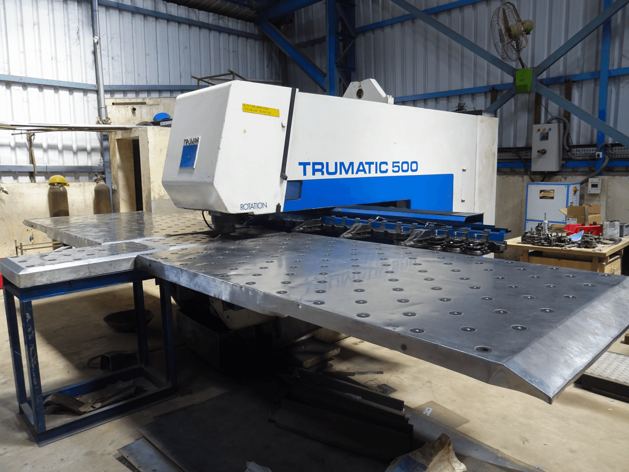 Trumpf-maskinen sedd från högerTrumatic 500