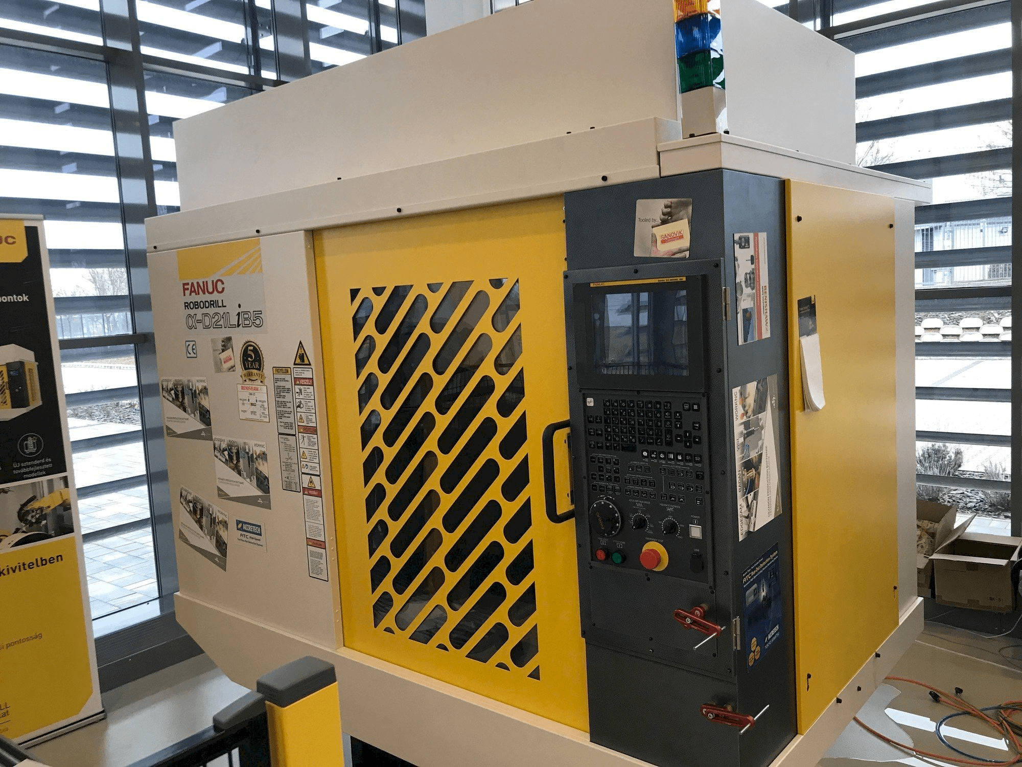 FANUC Robodrill Alpha D21LIB5-maskinen framifrån