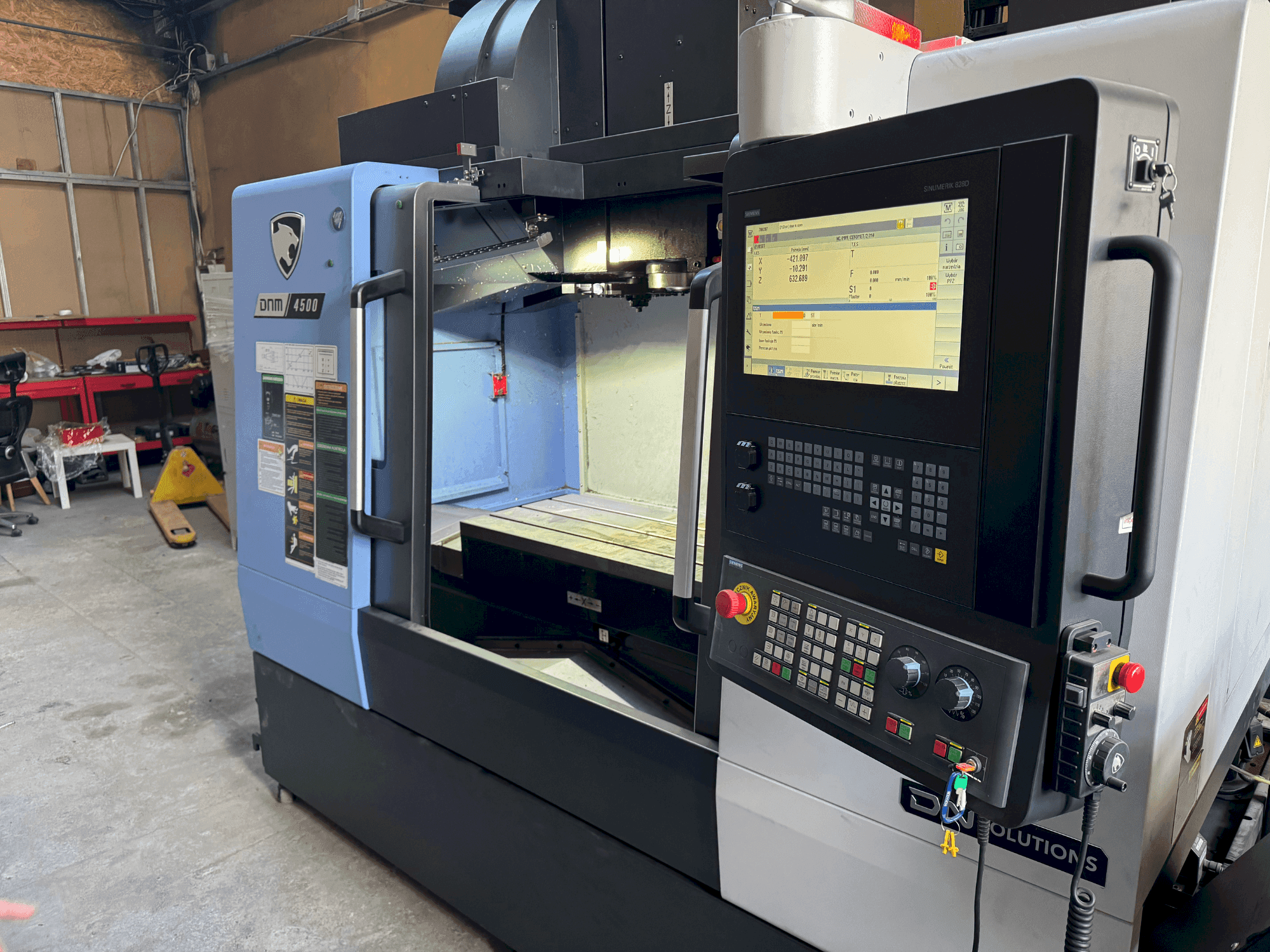 DN SOLUTIONS DNM 4500-maskinen framifrån