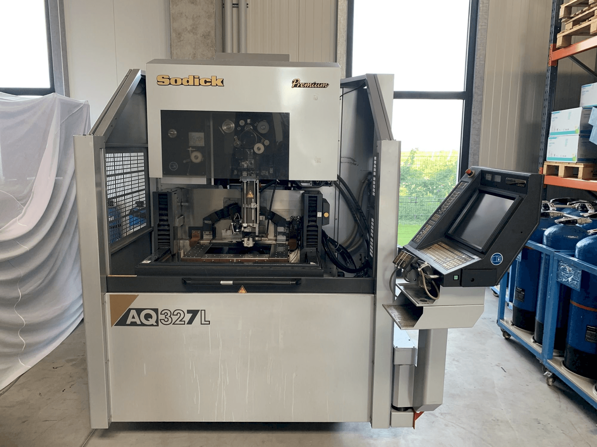 Sodick AQ327L-maskinen framifrån