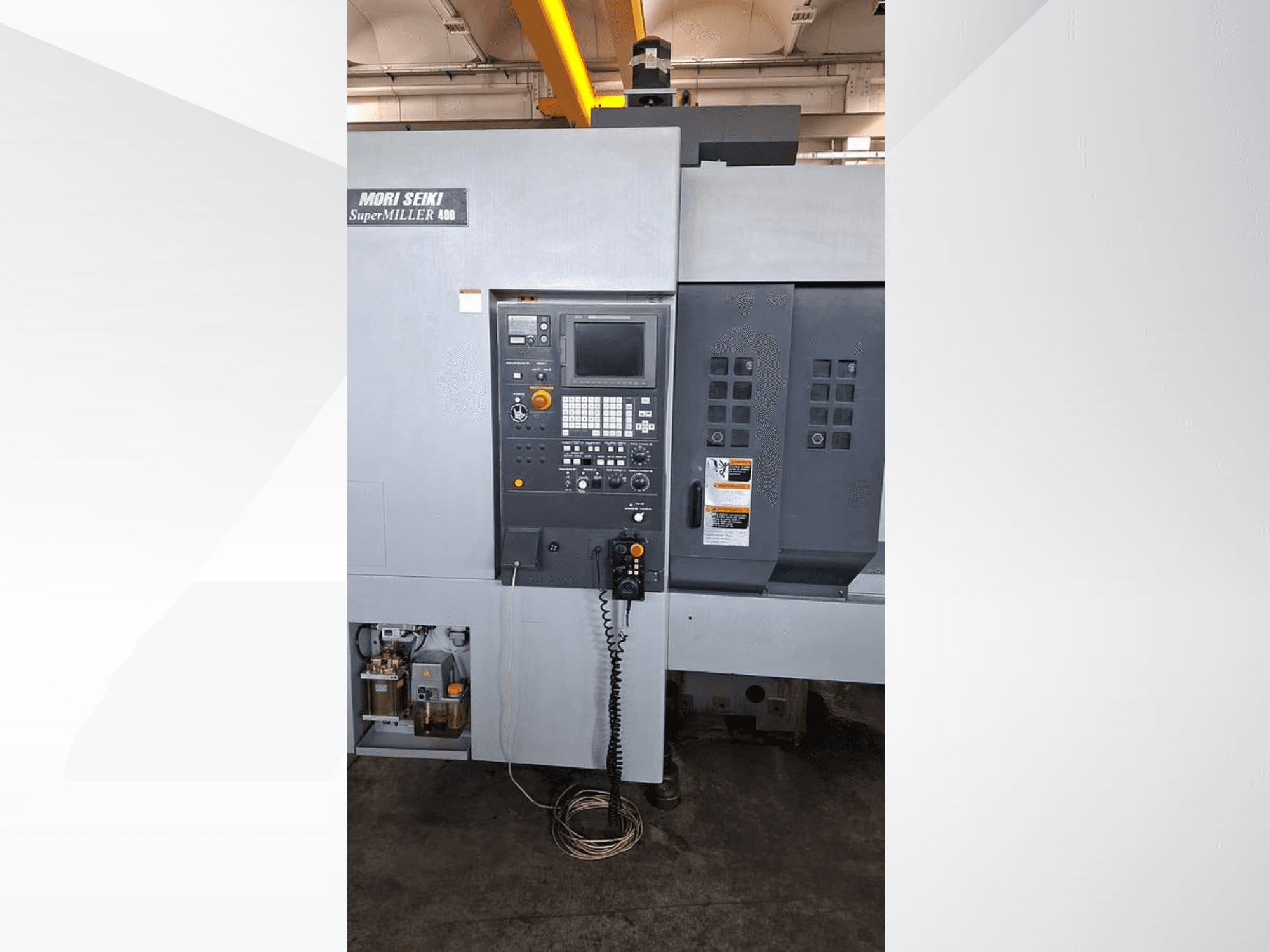 MORI SEIKI ZV 400 SUPER MILLER vertikal fleroperationsmaskin, frontvy med kontrollpanel och manöverknappar.