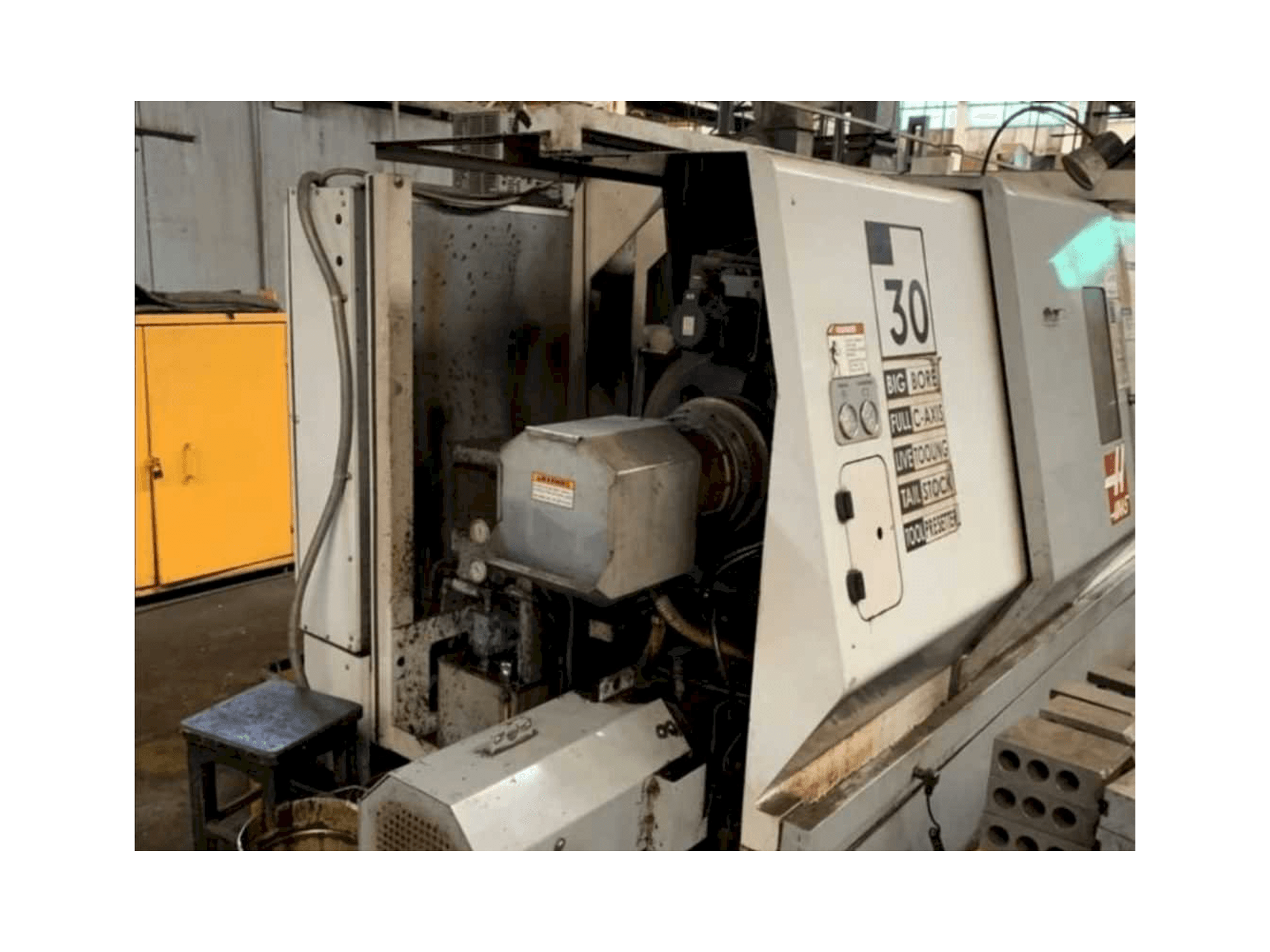 HAAS SL-30BTHE-maskinen framifrån