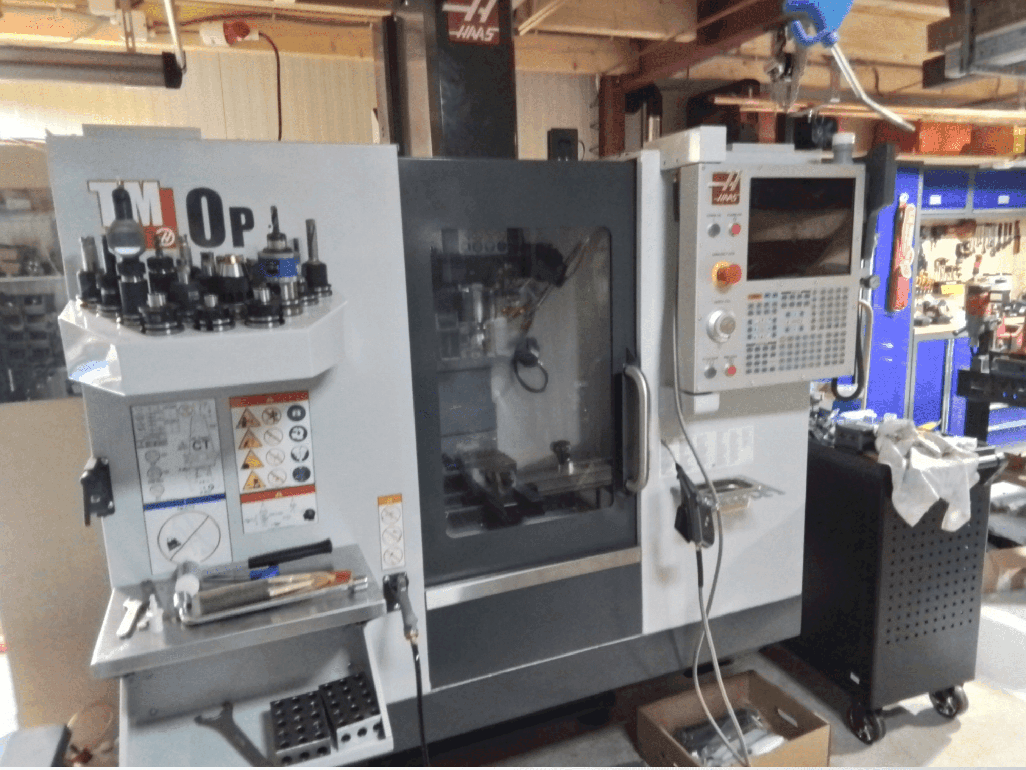 HAAS TM-0P-maskinen framifrån