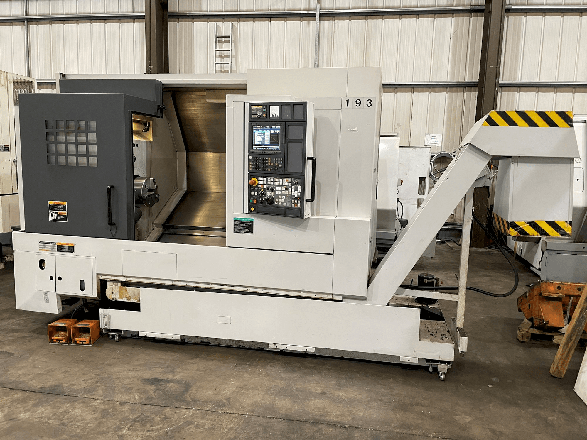 MORI SEIKI NL 2500/700-maskinen framifrån