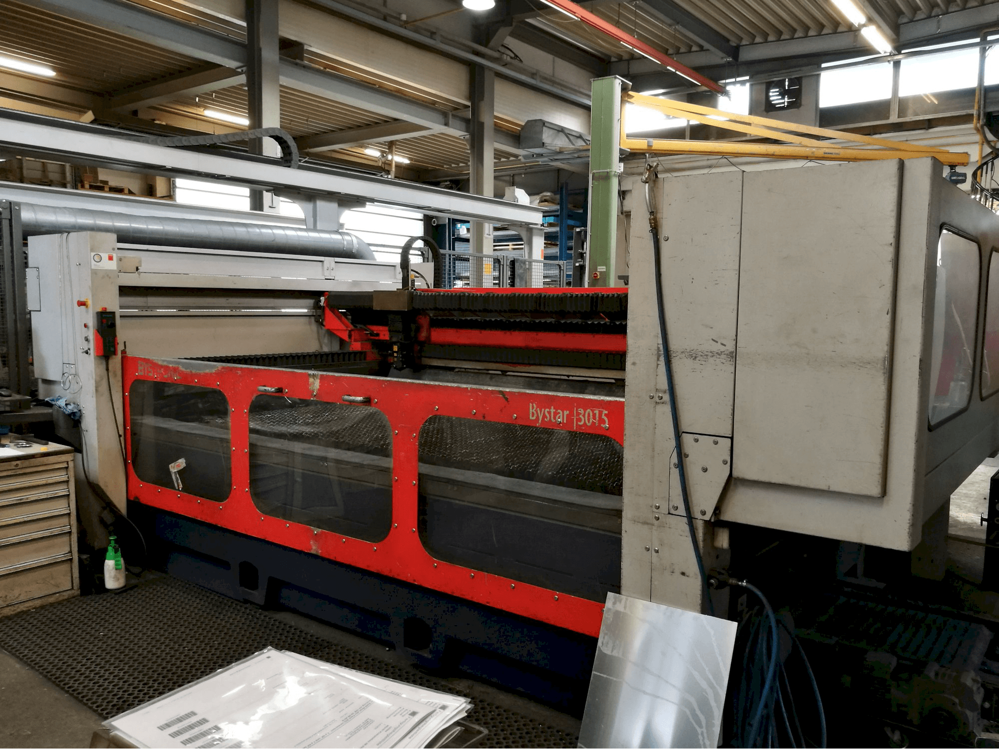 Bystronic-maskinen sedd från högerBystar 3015