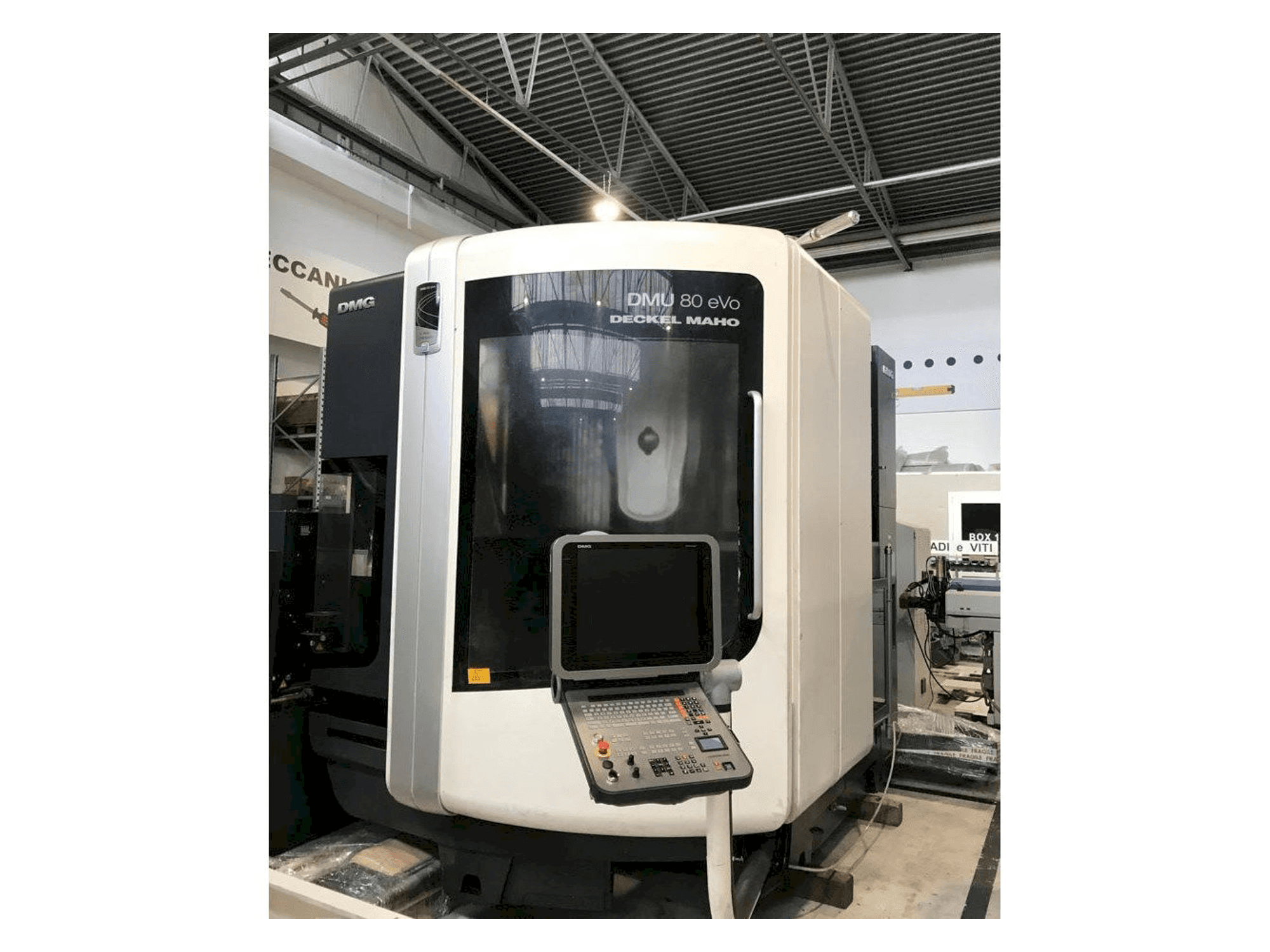 DMG MORI DMU 80 EVO-maskinen framifrån