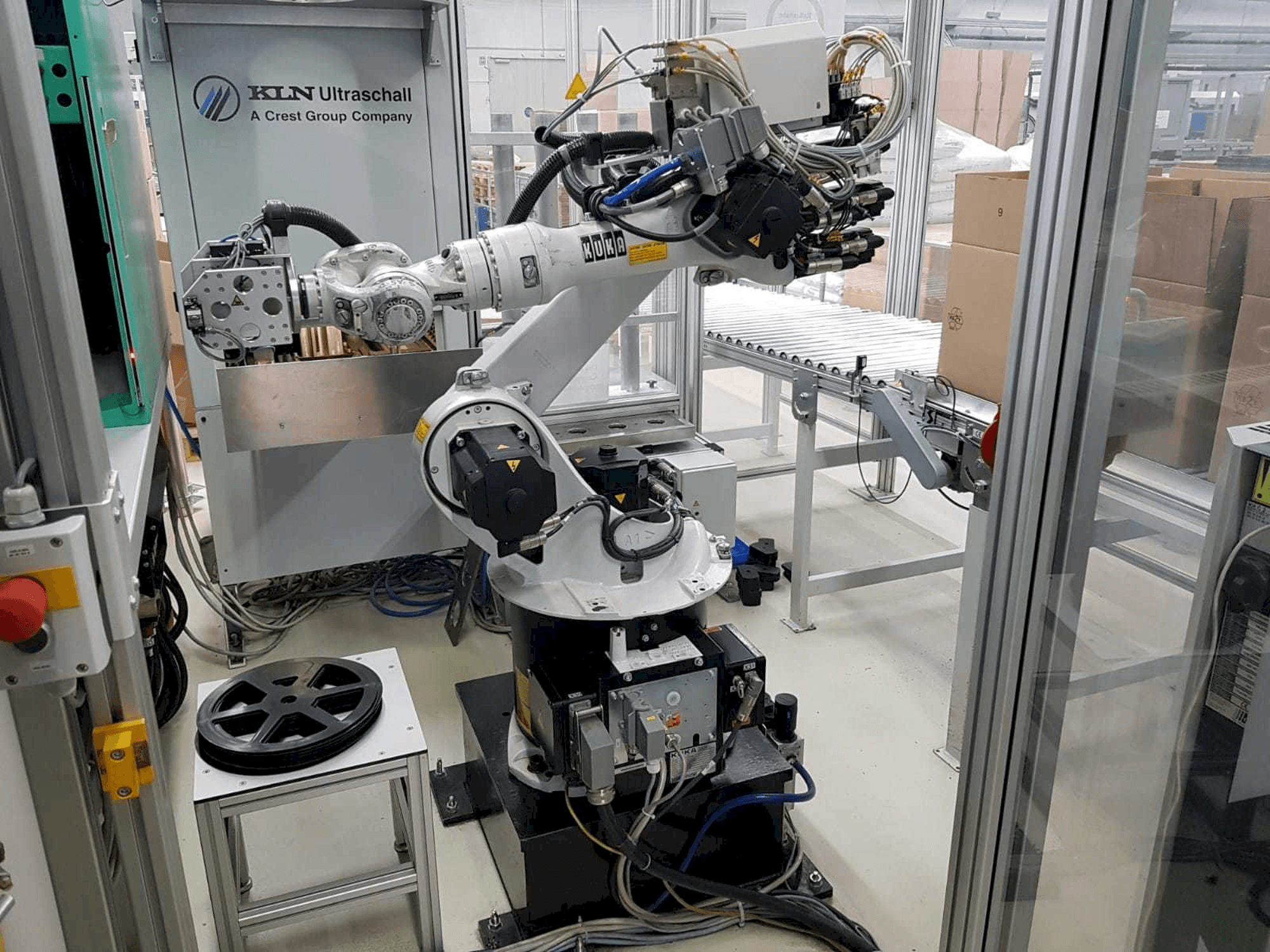 KUKA KR 16-maskinen framifrån