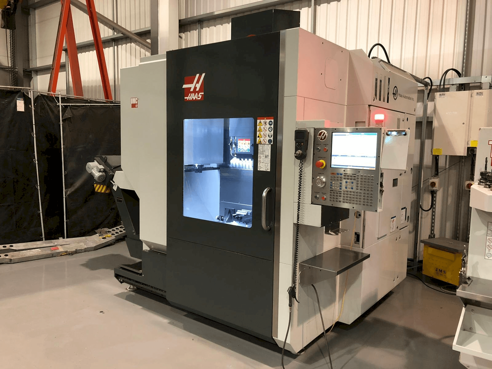 HAAS UMC - 750-maskinen framifrån