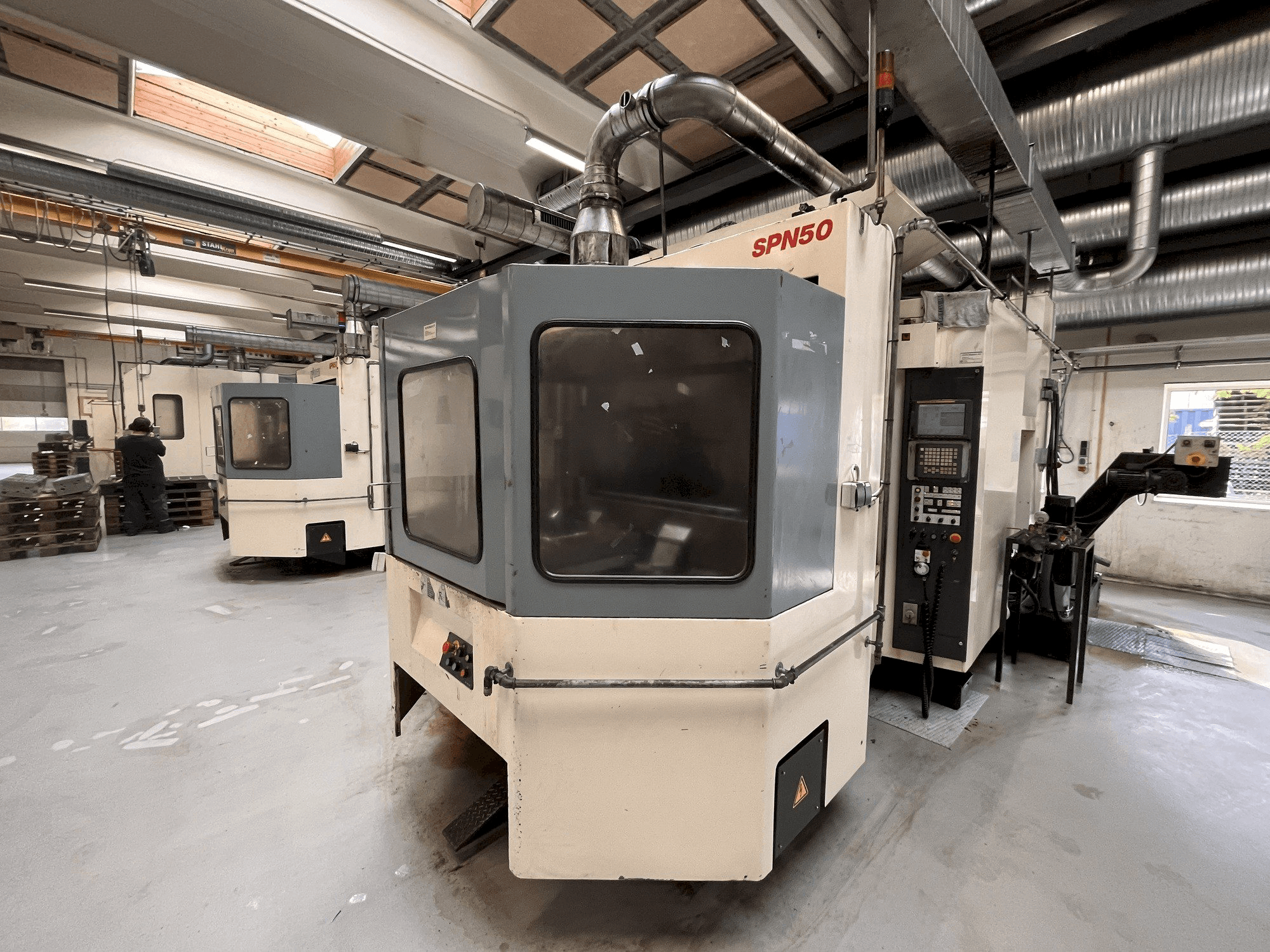 Niigata SPN 50-maskinen framifrån