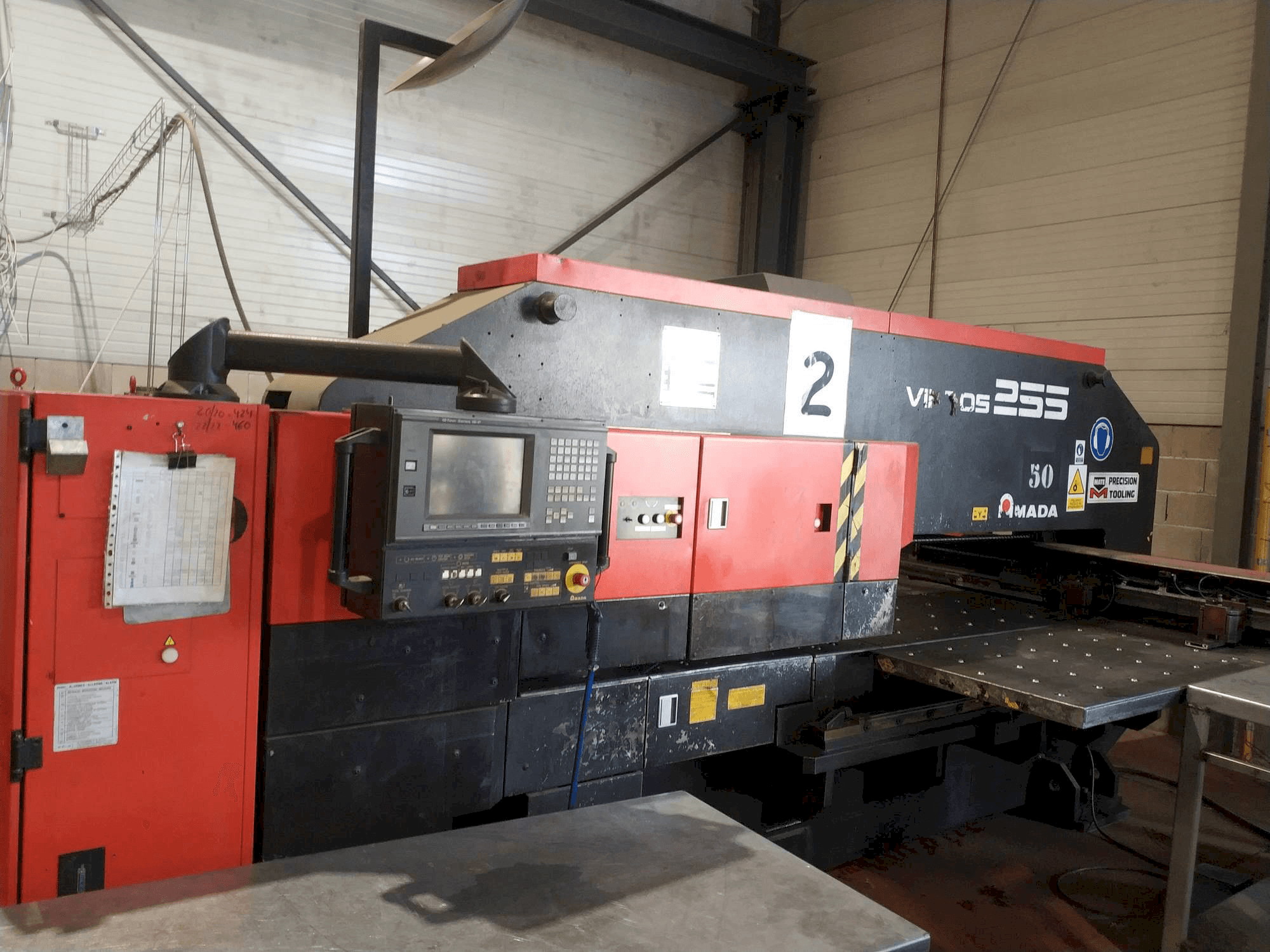 AMADA VIPROS 255-maskinen framifrån