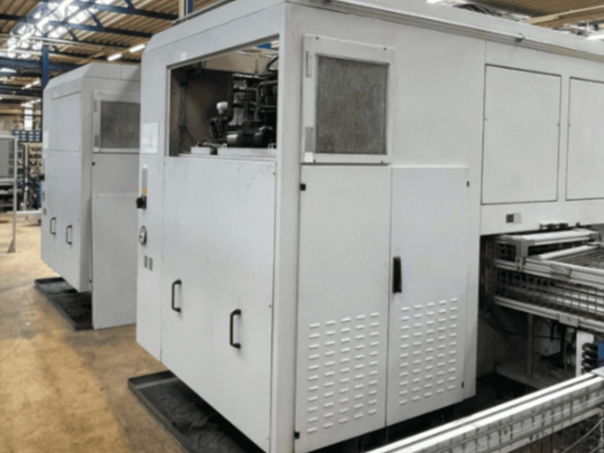 EMAG VSC 200 TWIN OP 10 vertikal svarv, sidovy, visar dess robusta struktur och driftsegenskaper.