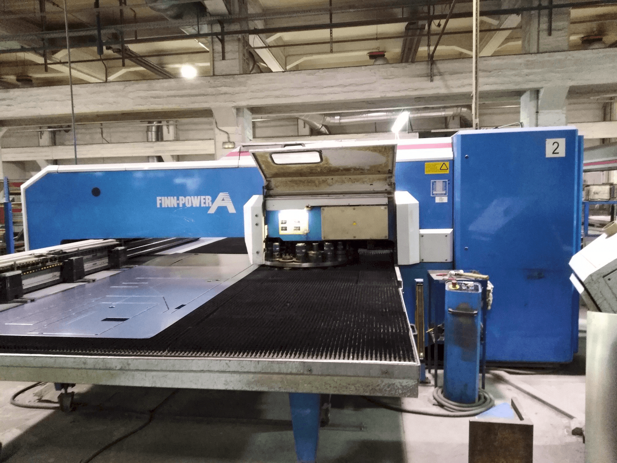 Finn-Power A5-25 SB-maskinen framifrån