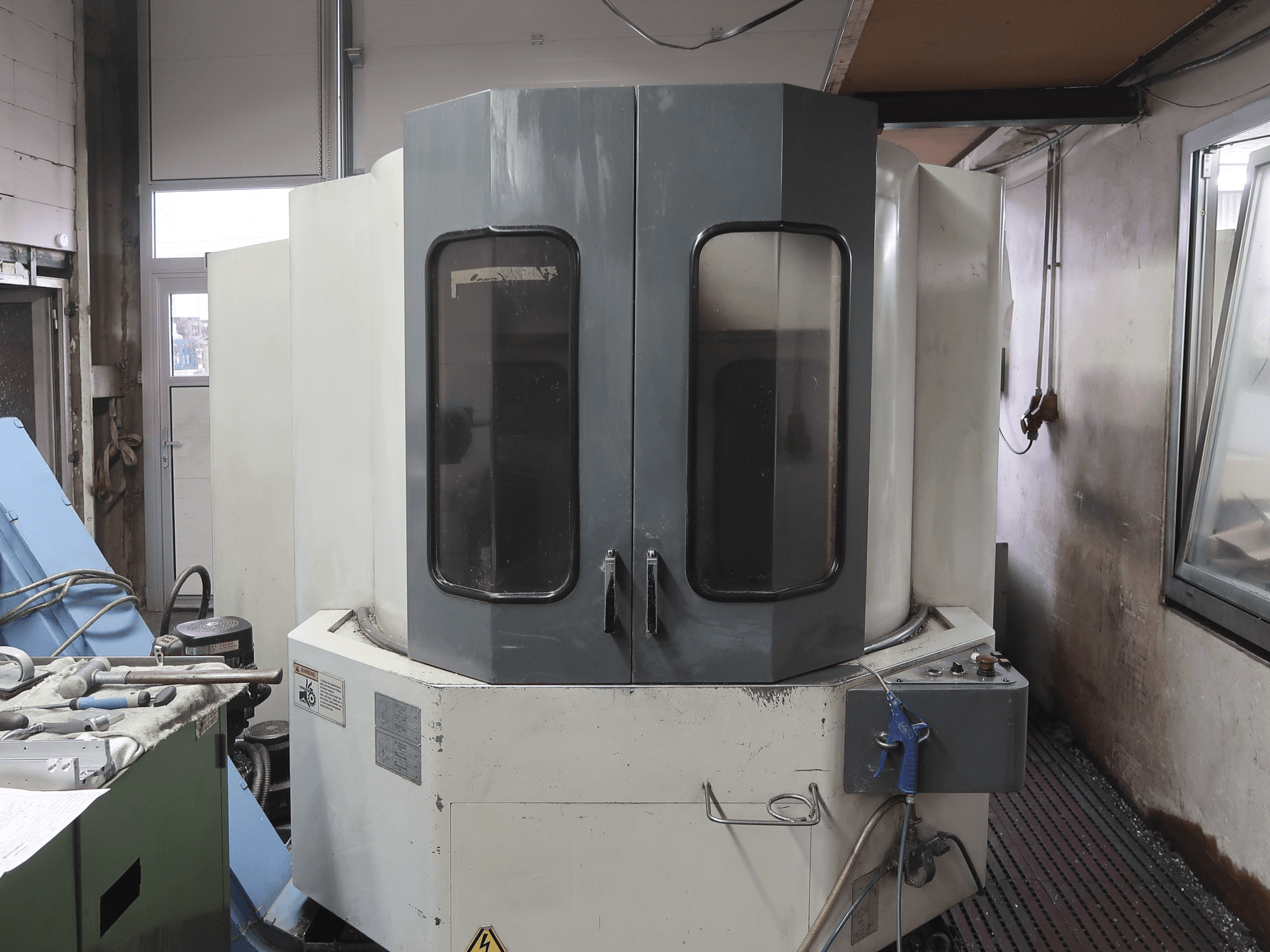 1 Mazak-maskinen framifrånHTC-400