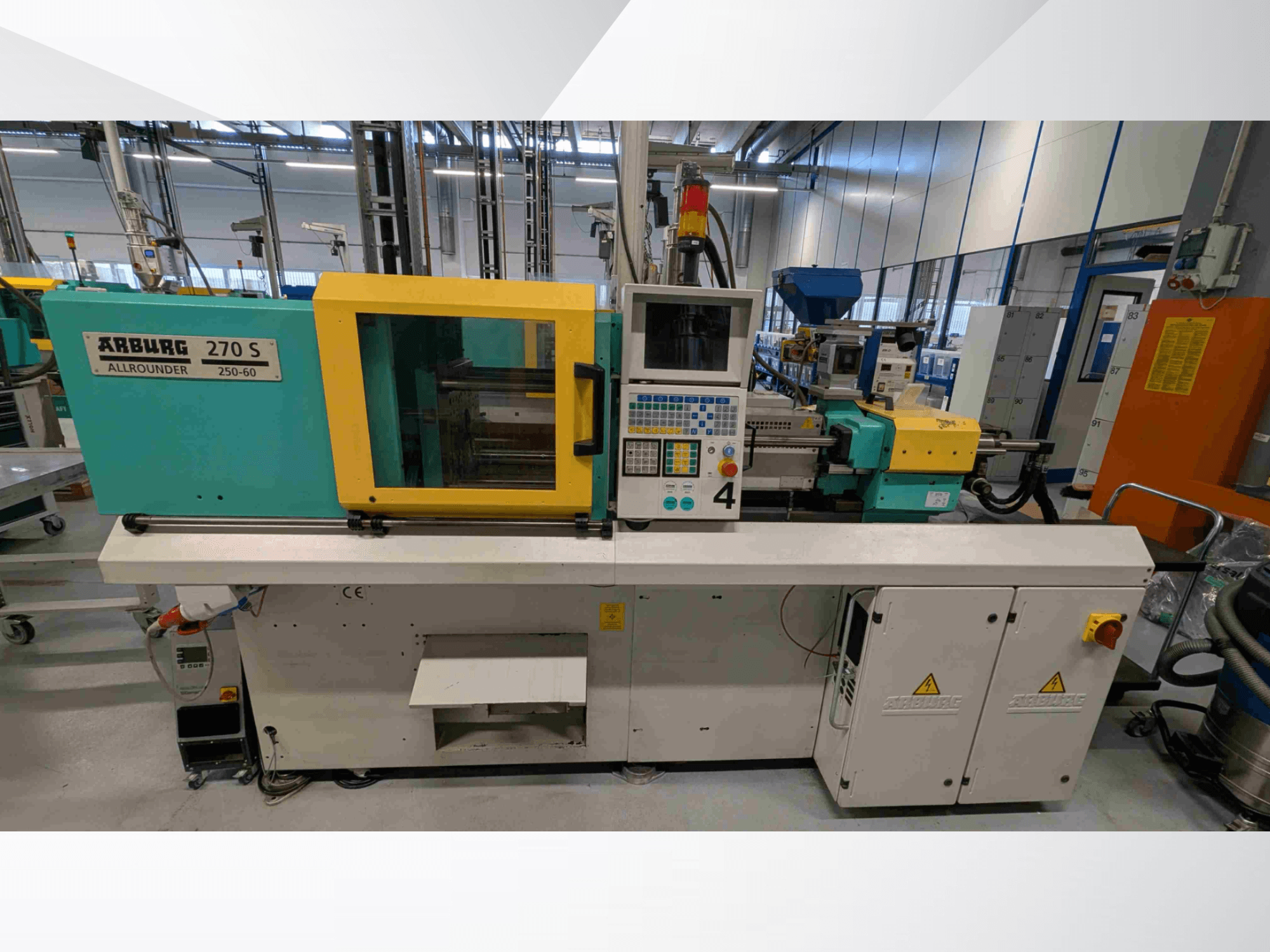 Arburg 270 S 400-60 hydraulisk formsprutningsmaskin sedd framifrån, med kontrollpanel och säkerhetskomponenter.