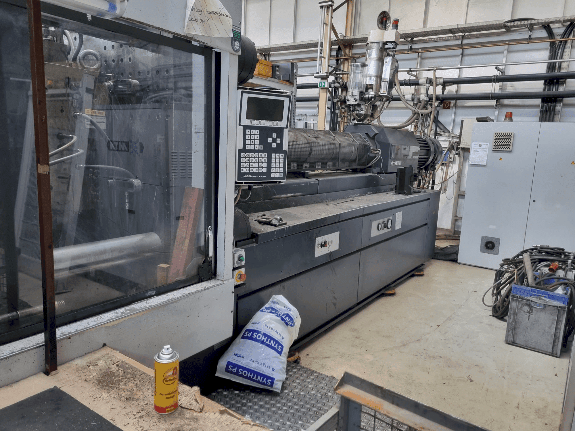 DEMAG Ergotech 10000-8000-maskinen framifrån