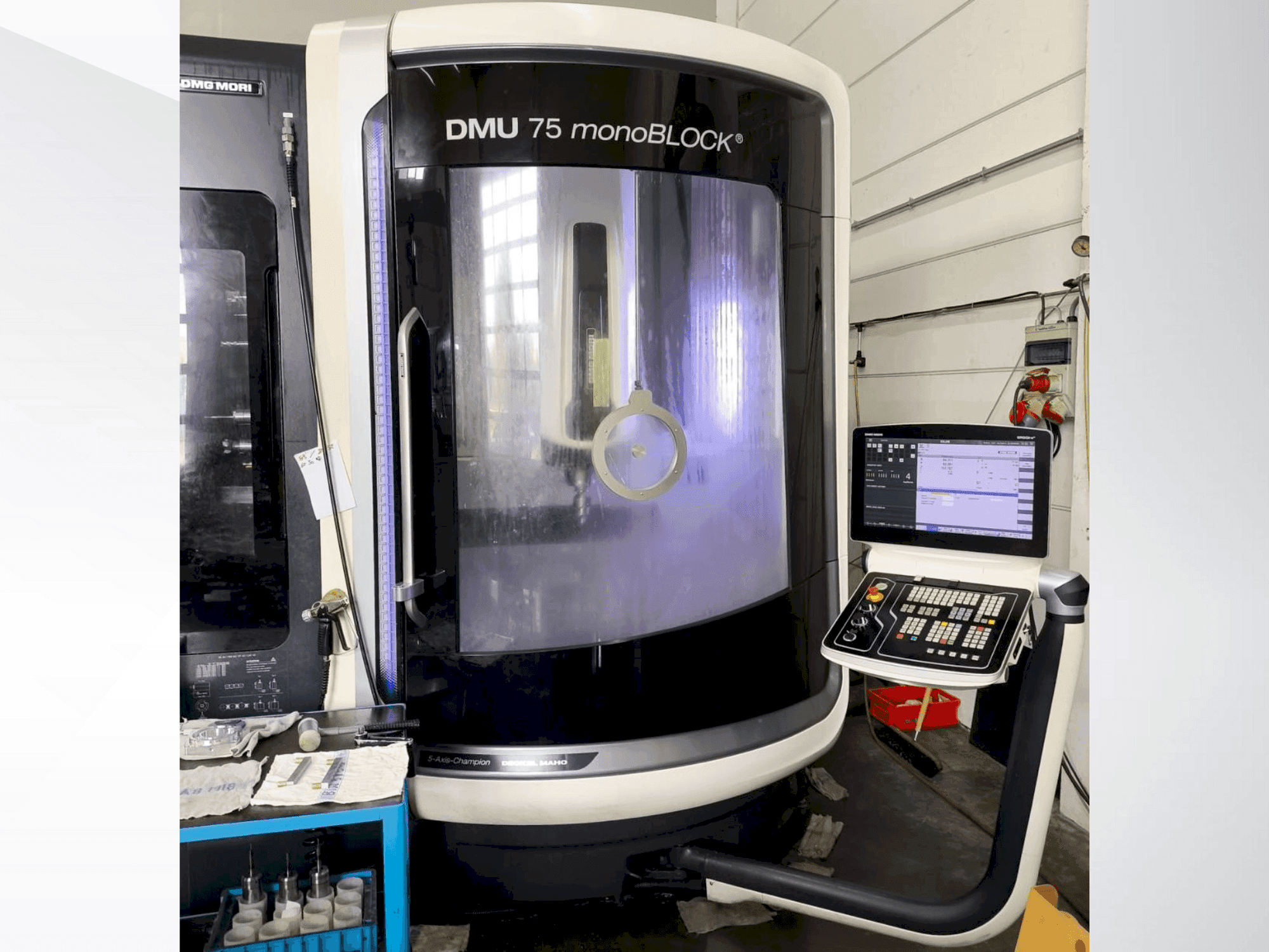 DMG MORI DMU 75 monoBlock-maskinen framifrån