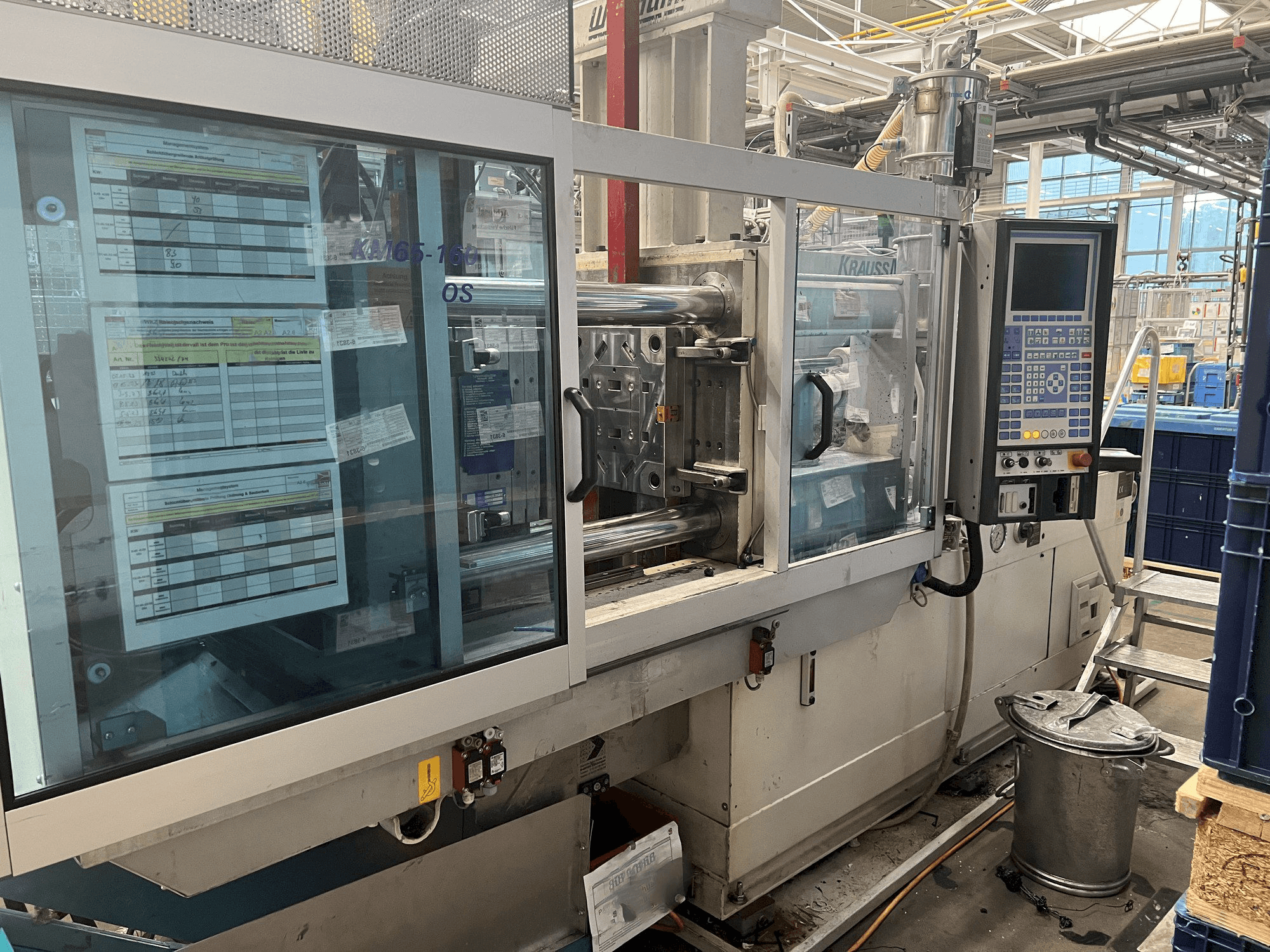 Krauss Maffei KM 65-160 C2-maskinen framifrån