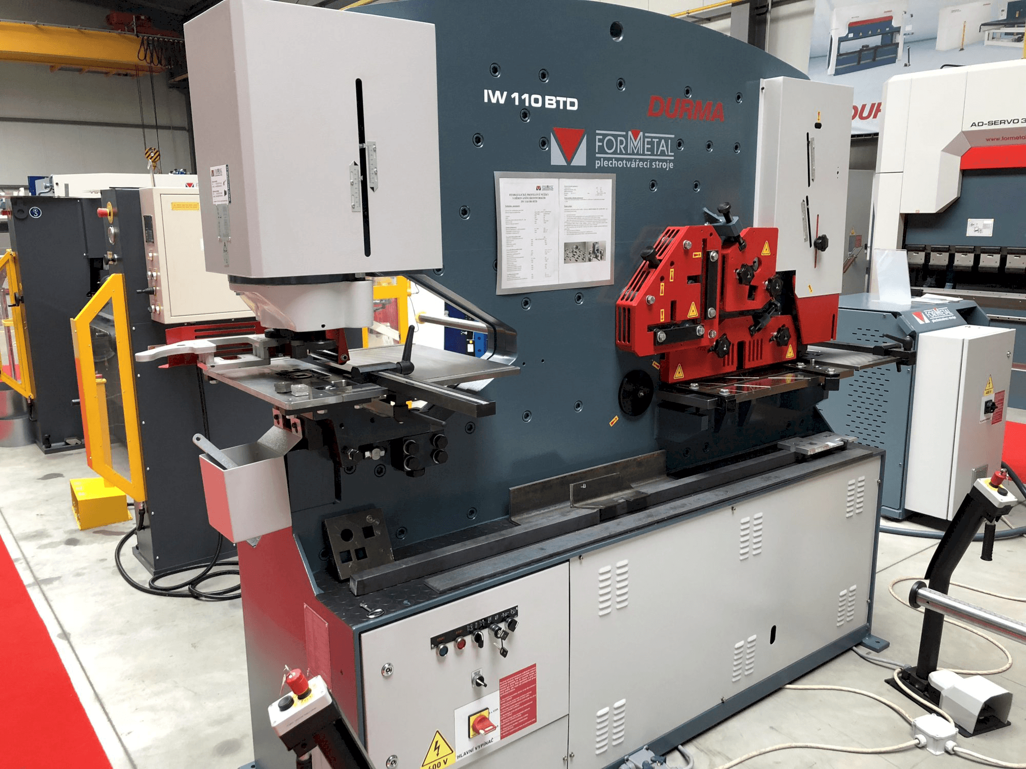 Durma-maskinen sedd från vänsterIW 110/180 BTD