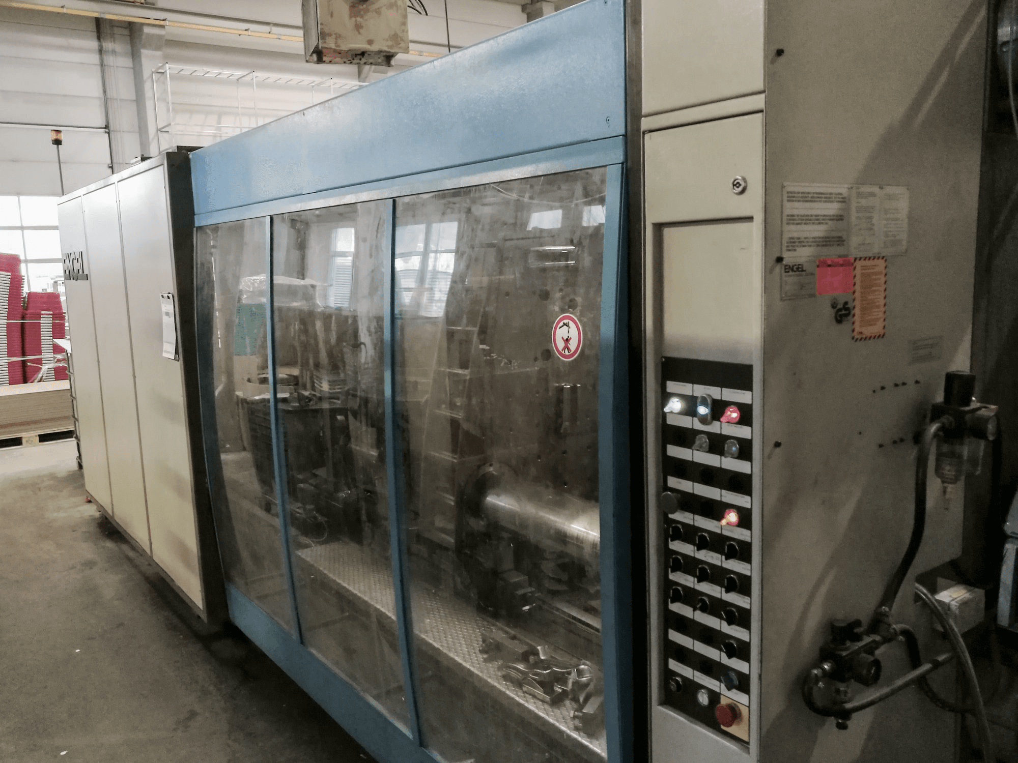 ENGEL-maskinen sedd från högerES 7000/1200 B