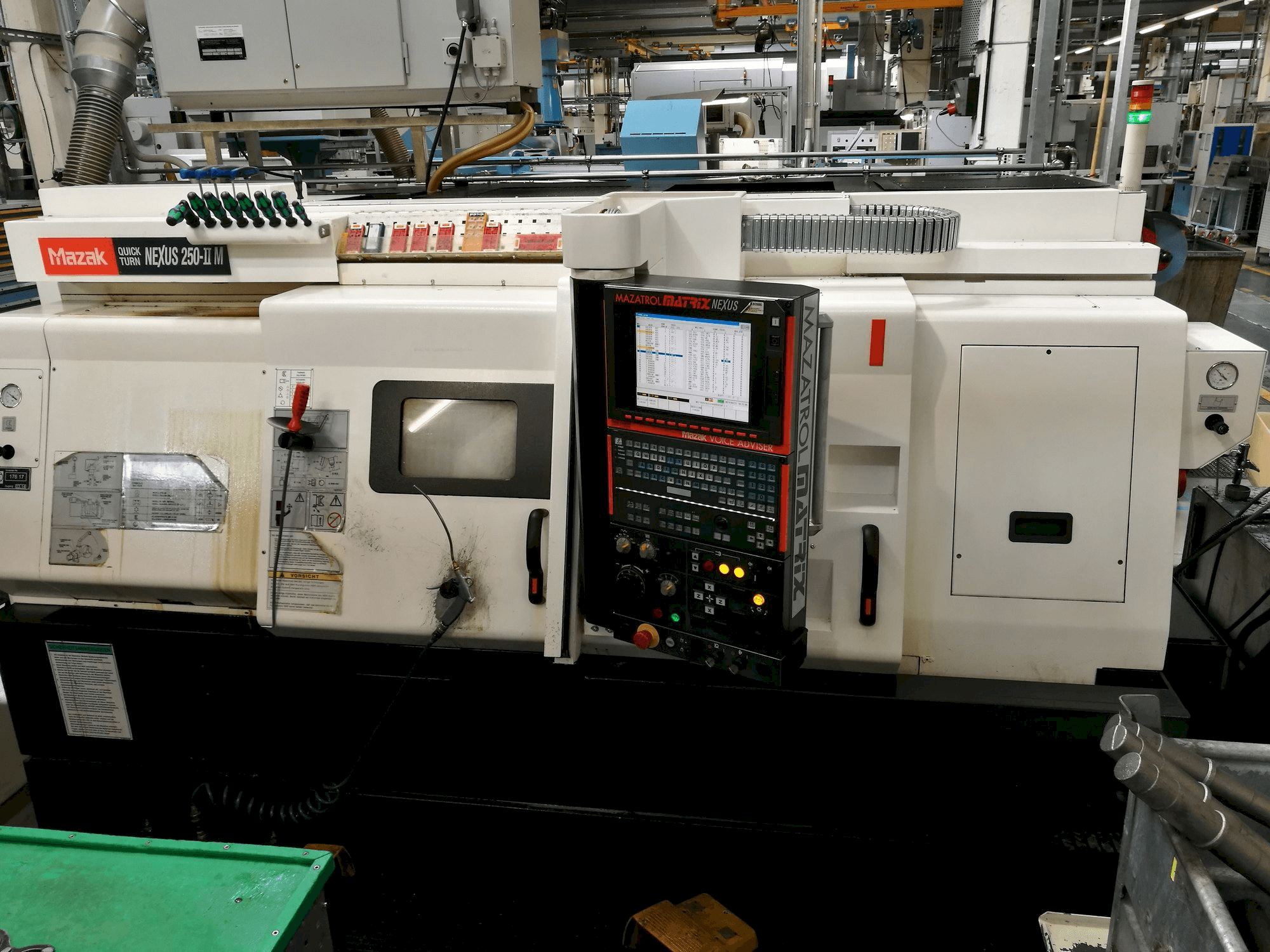 Mazak Quickturn Nexus 250-II M-maskinen framifrån