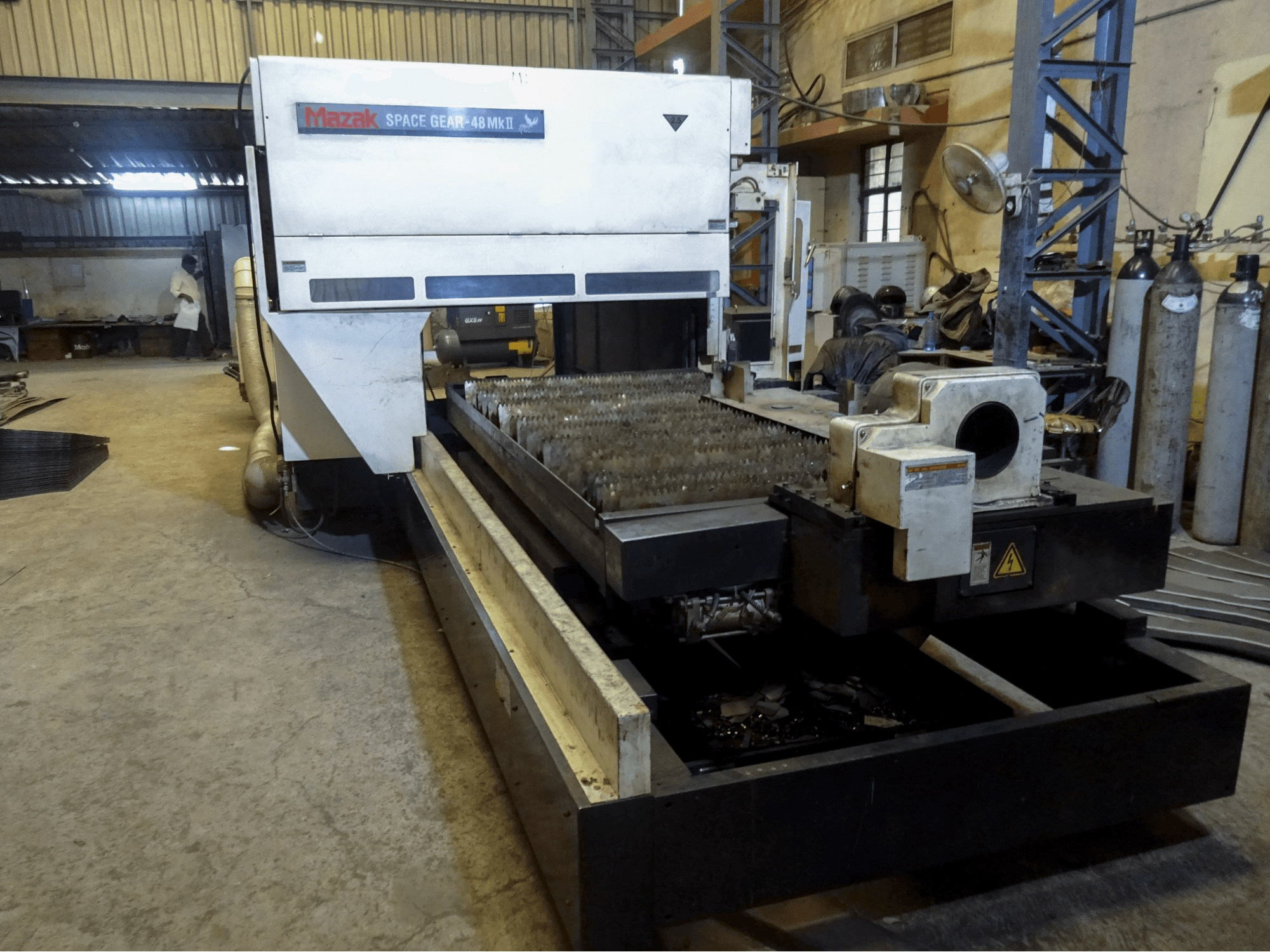 1 Mazak-maskinen sedd från vänsterSPACE GEAR-48 MKII