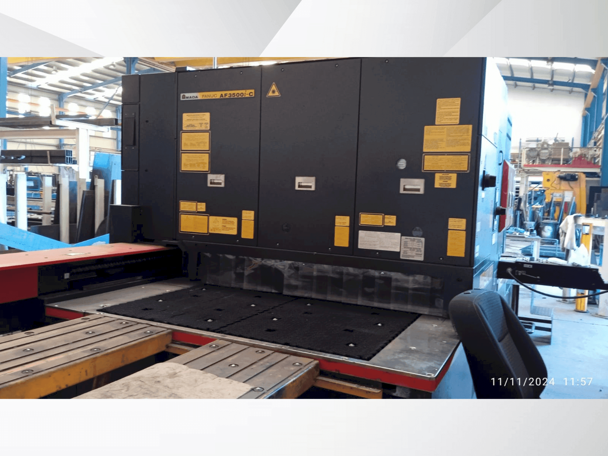 AMADA LC 2415αV-maskinen framifrån
