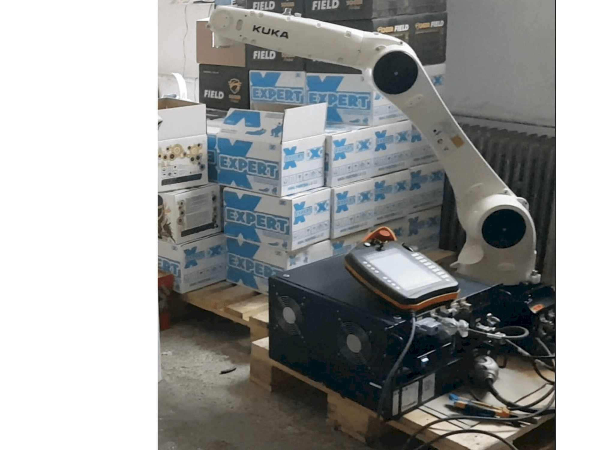 KUKA KR10 R1100 fivve-maskinen framifrån