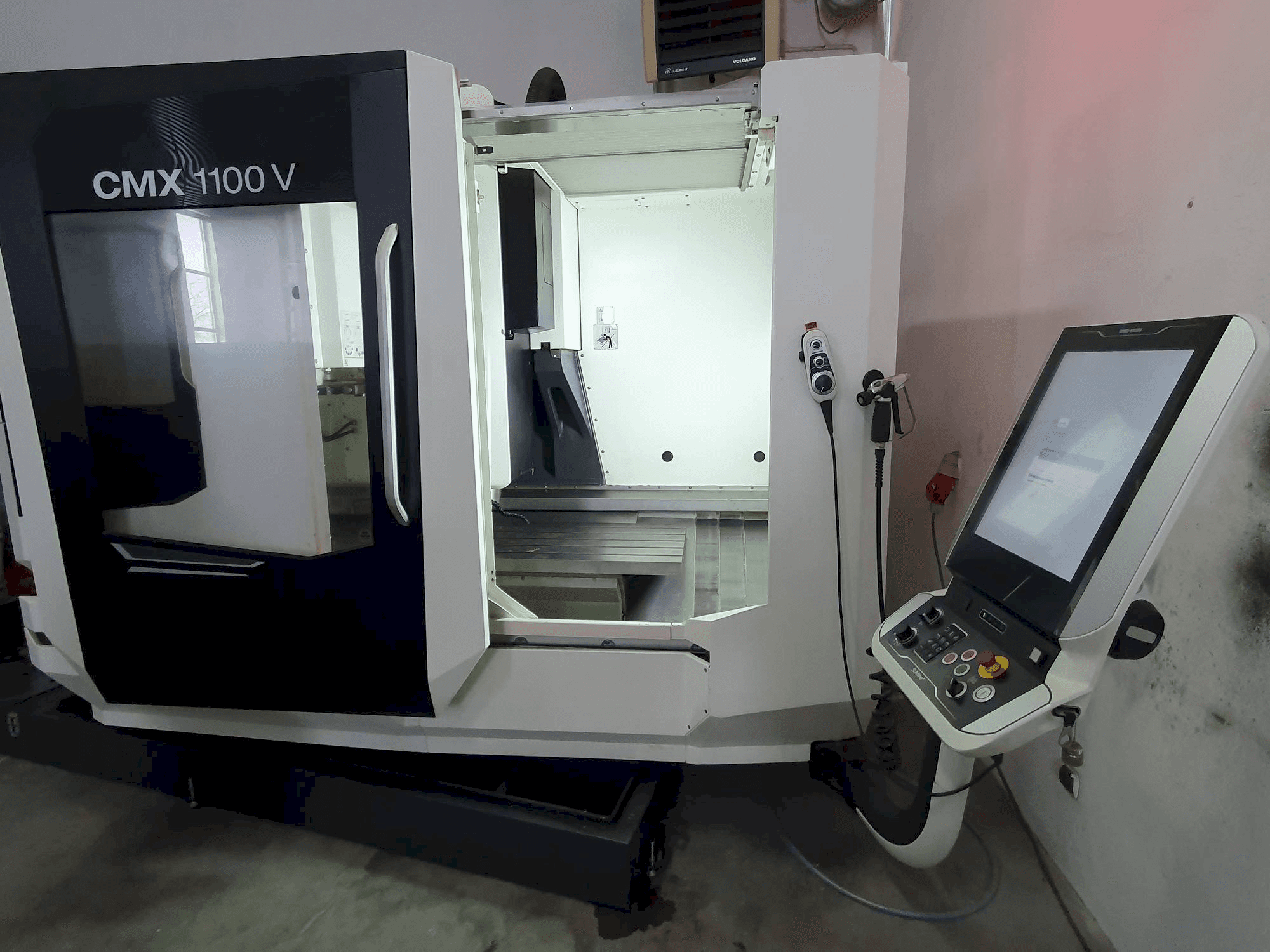 DMG MORI CMX 1100 V-maskinen framifrån