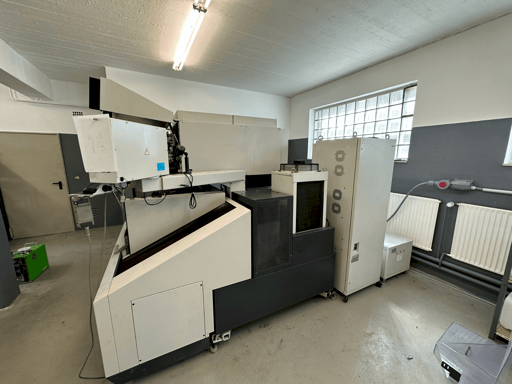 Mitsubishi MV1200S-maskinen framifrån