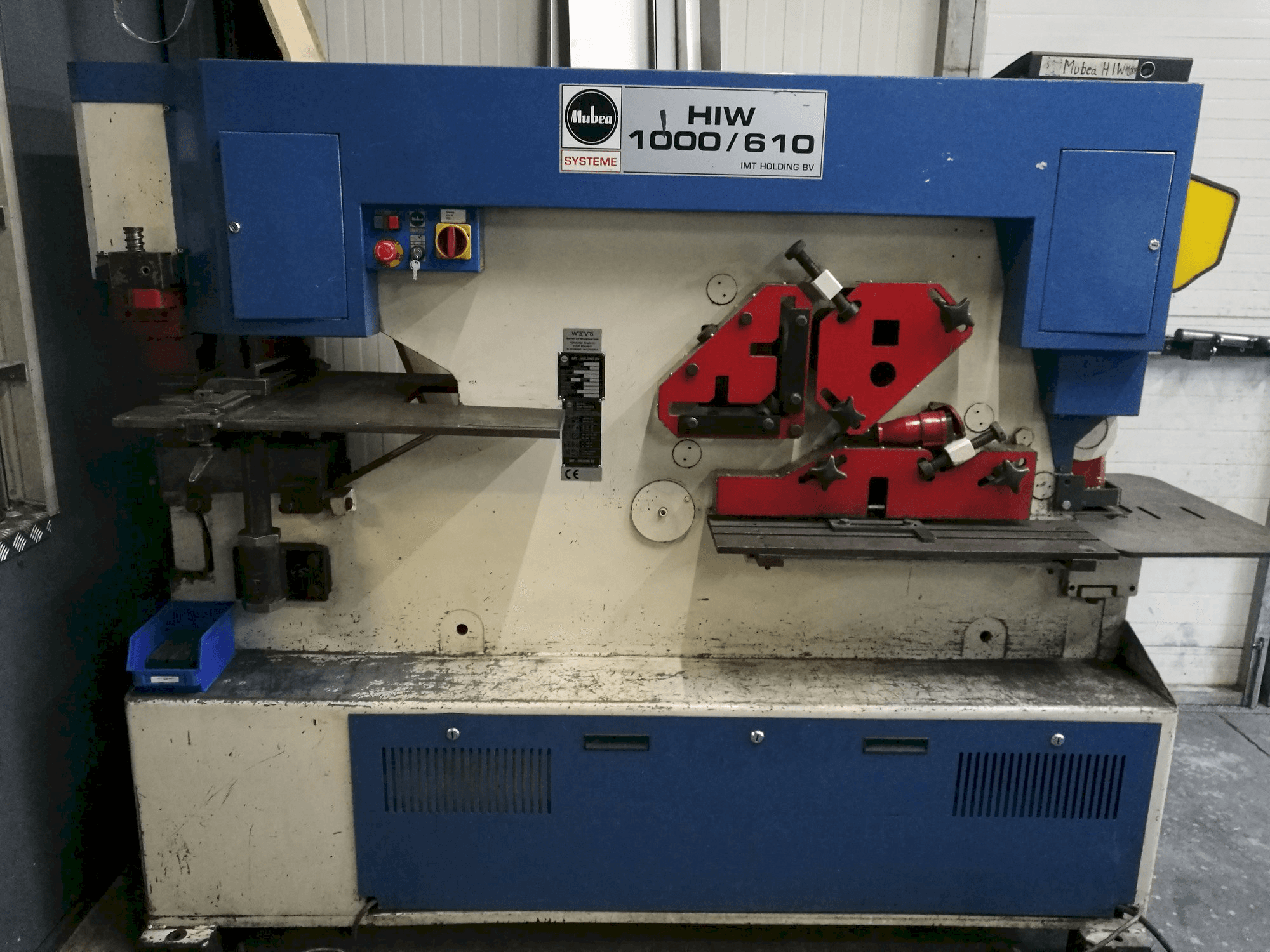Mubea HIW 1000/610-maskinen framifrån