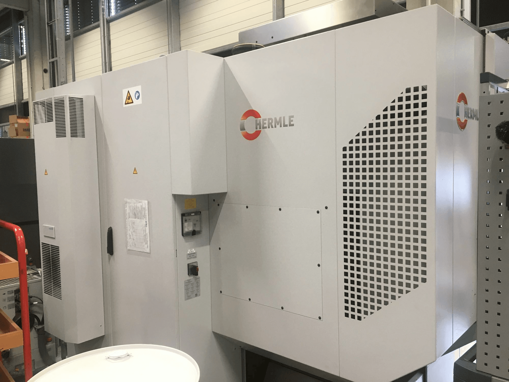 HERMLE C400 U-maskinen framifrån