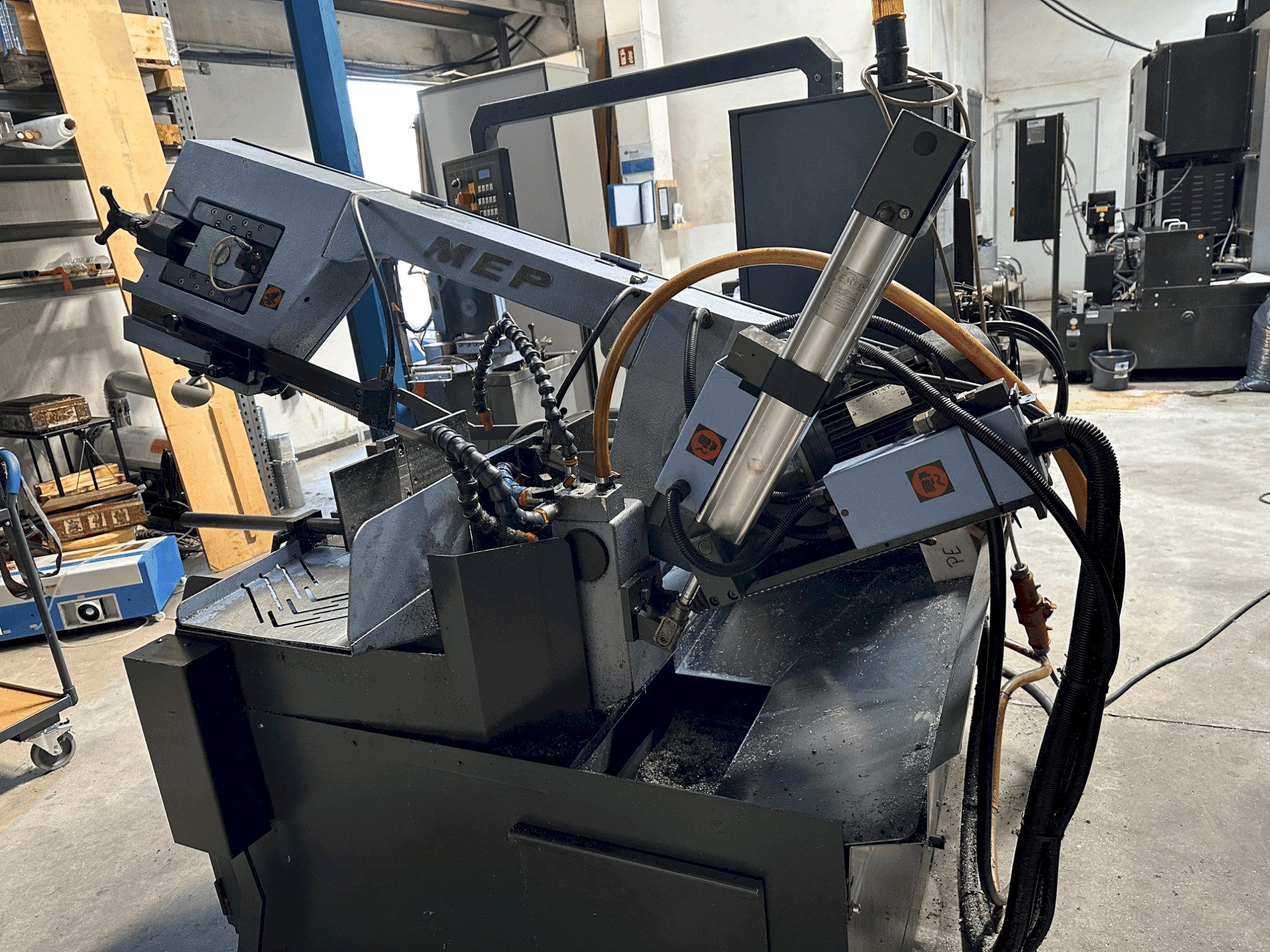 MEP SHARK 330 NC eco-maskinen framifrån