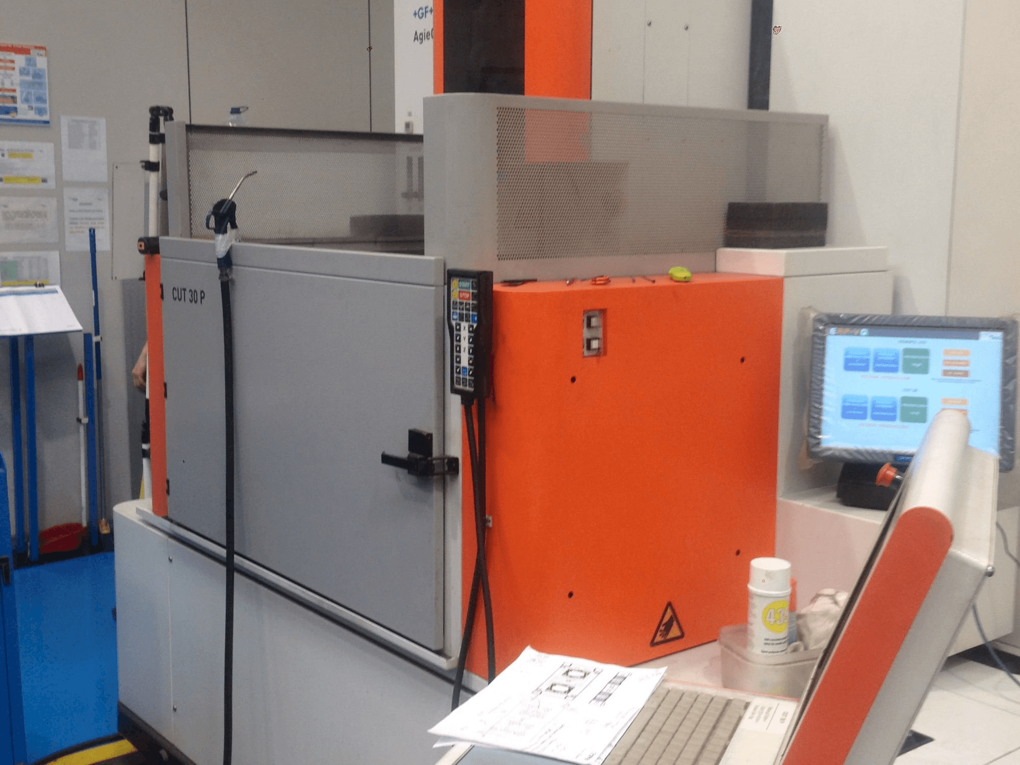 CHARMILLES CUT 30P-maskinen framifrån