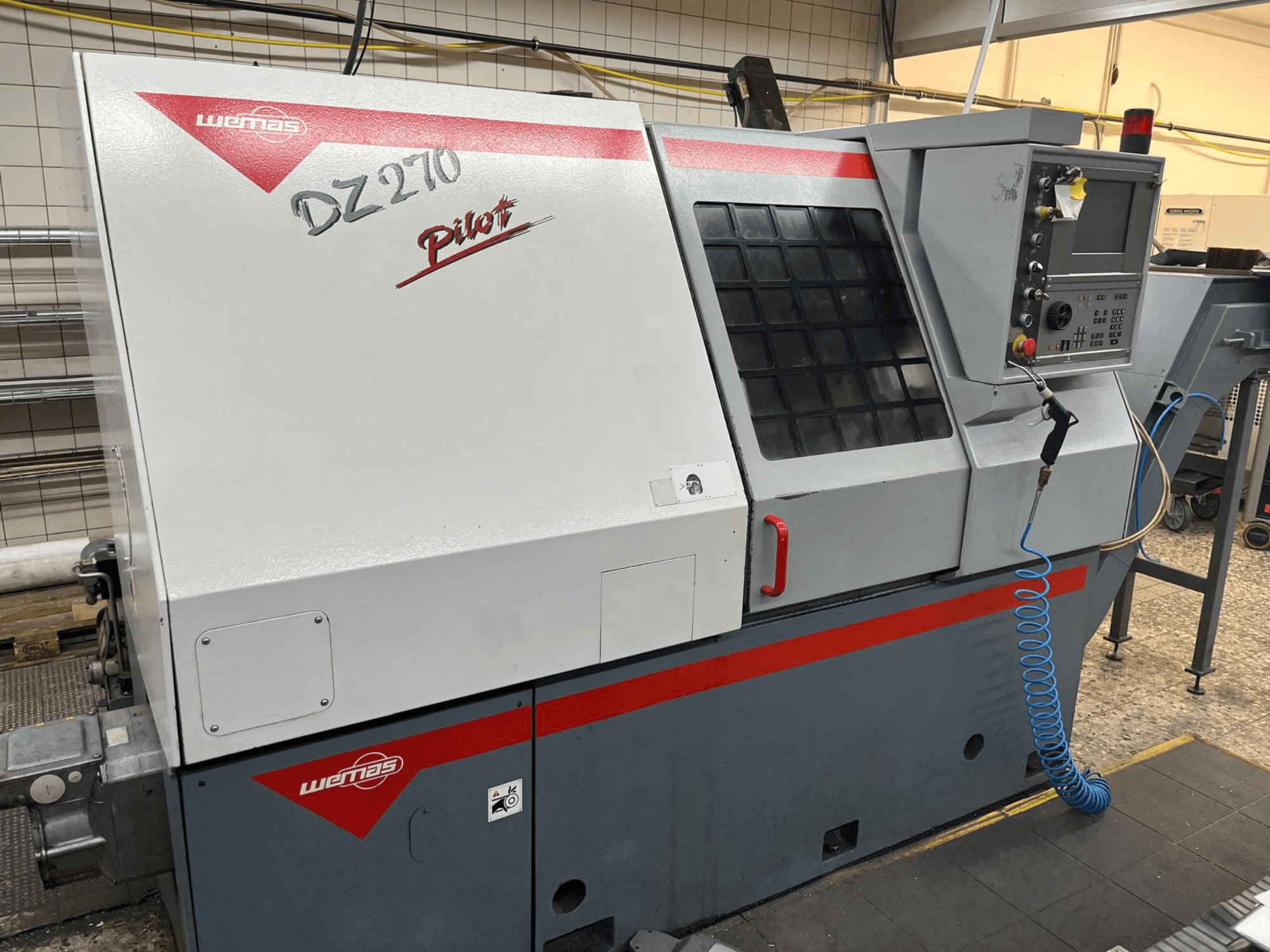 WEMAS DZ 270 horisontell svarv framifrån, med kontrollpanel, ventilation och säkerhetsfunktioner.