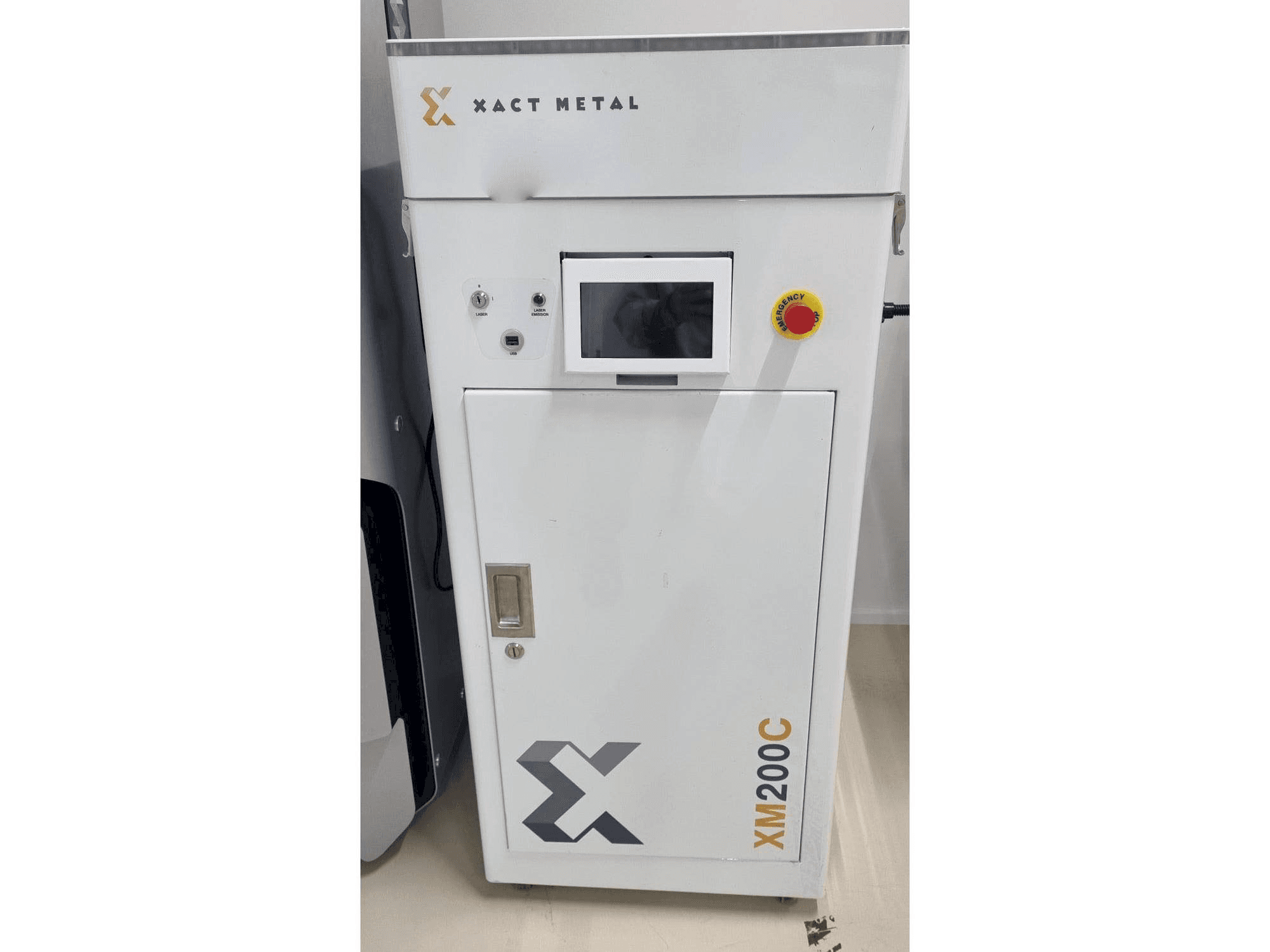 XACT METAL XM200C-E-maskinen framifrån