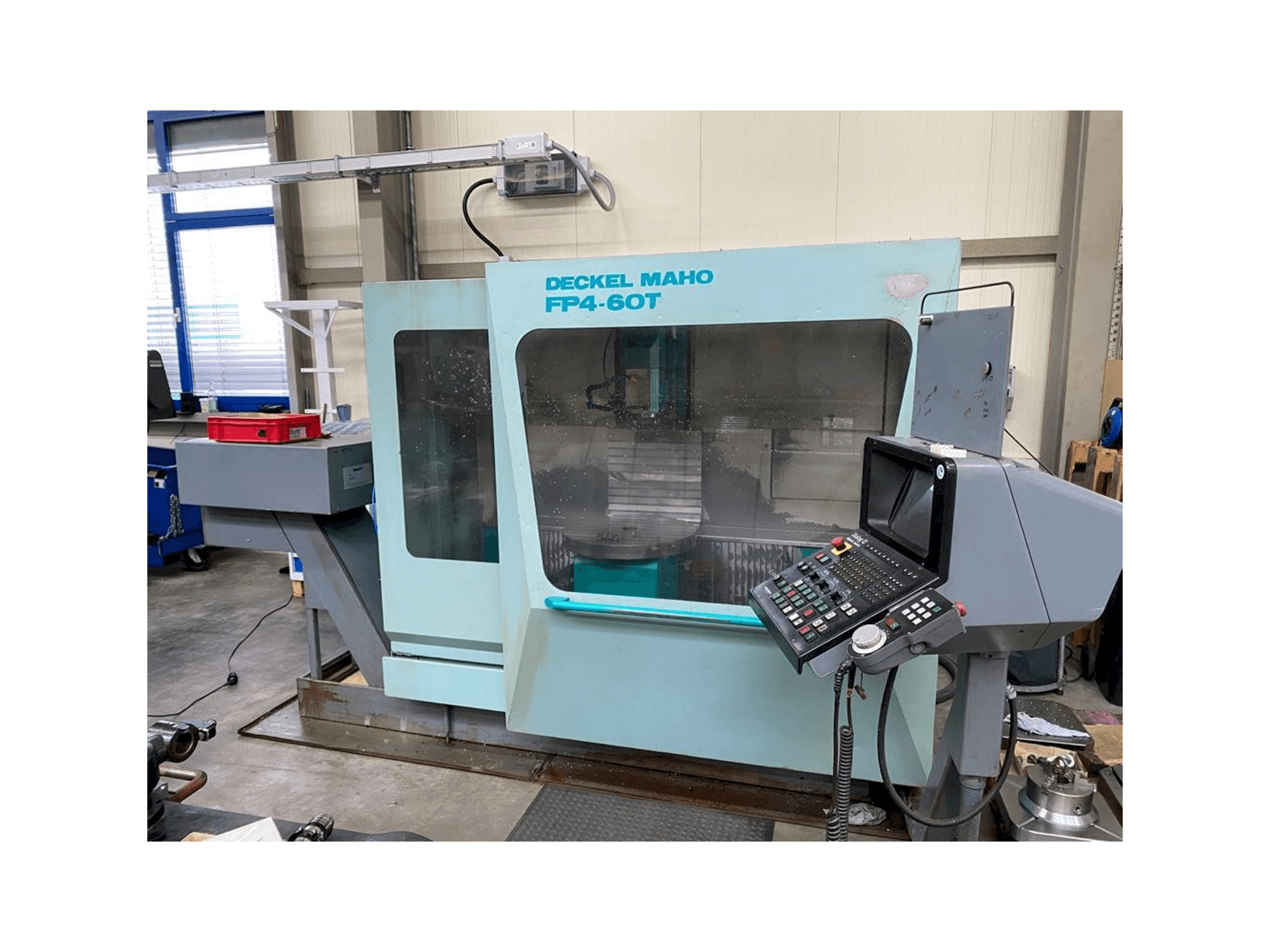 DECKEL MAHO FP4-60 T-maskinen framifrån