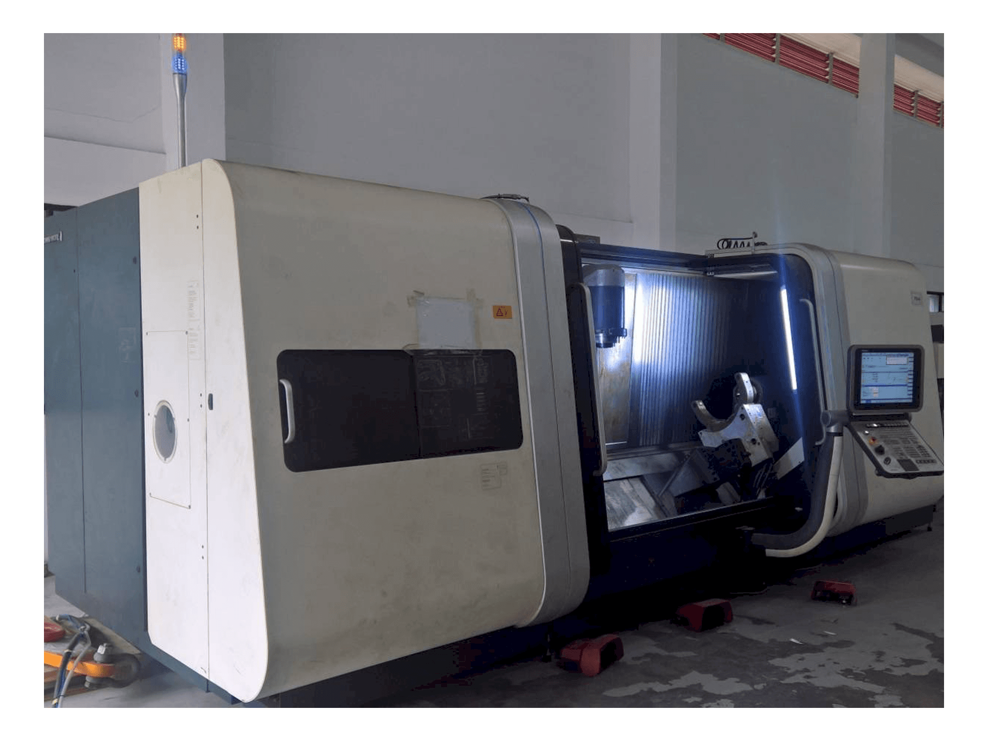 DMG MORI CTX Beta 2000 TC-maskinen framifrån