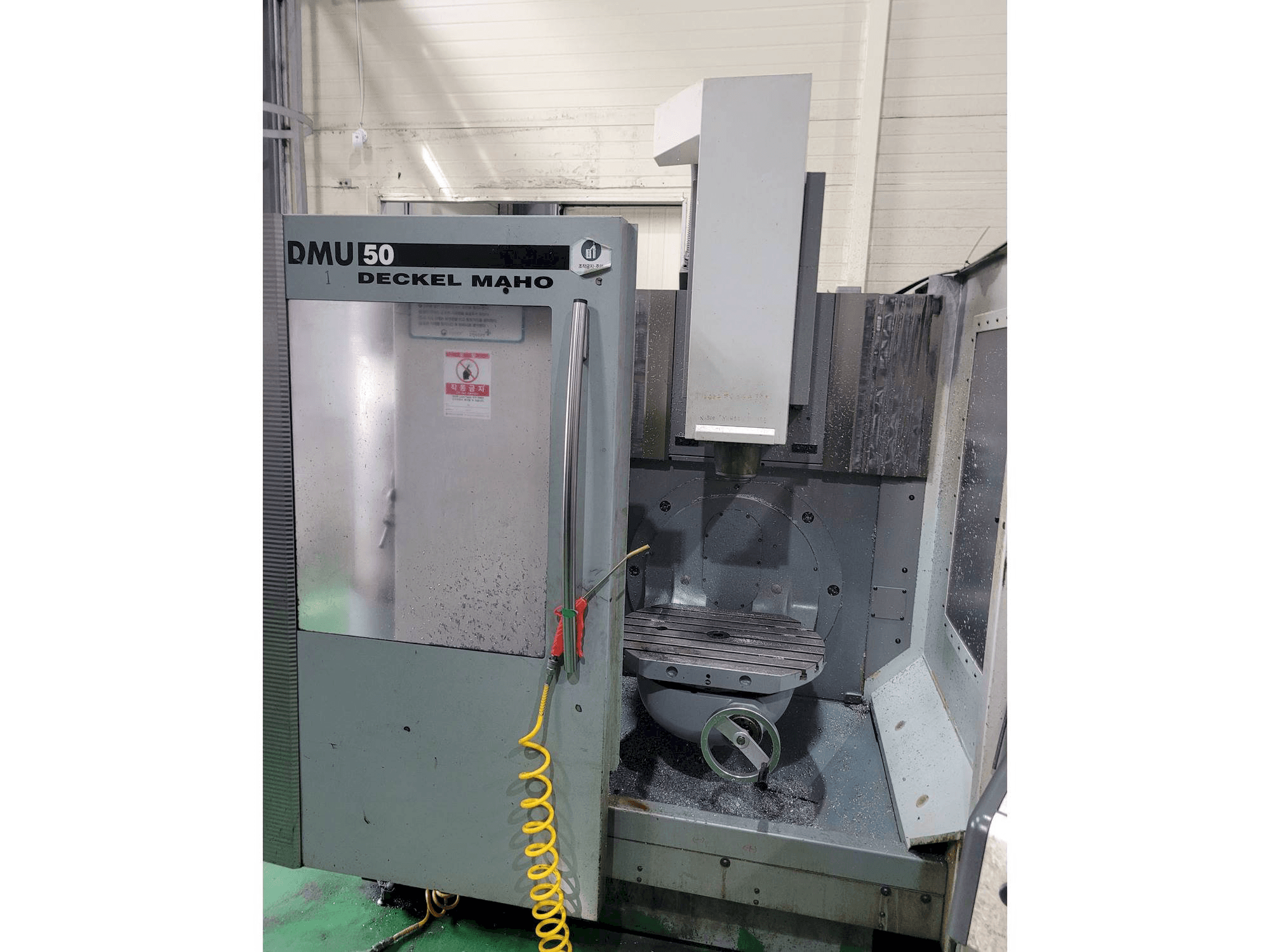DECKEL MAHO DMU 50-maskinen framifrån