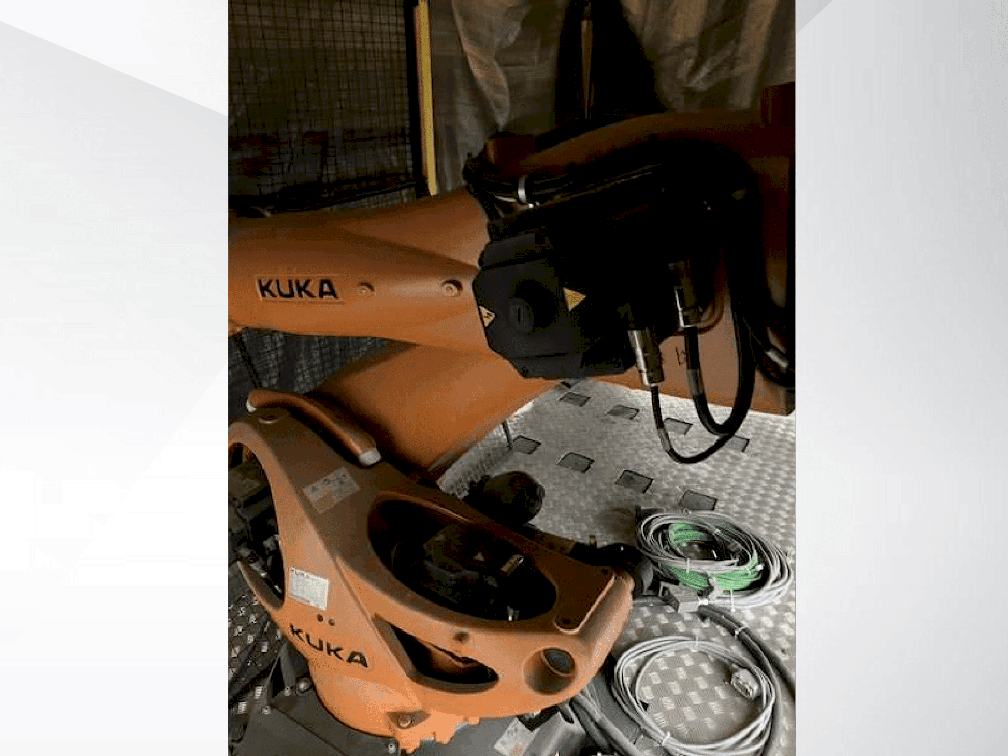 KUKA KR 210 R2700 extra (2018)-maskinen framifrån