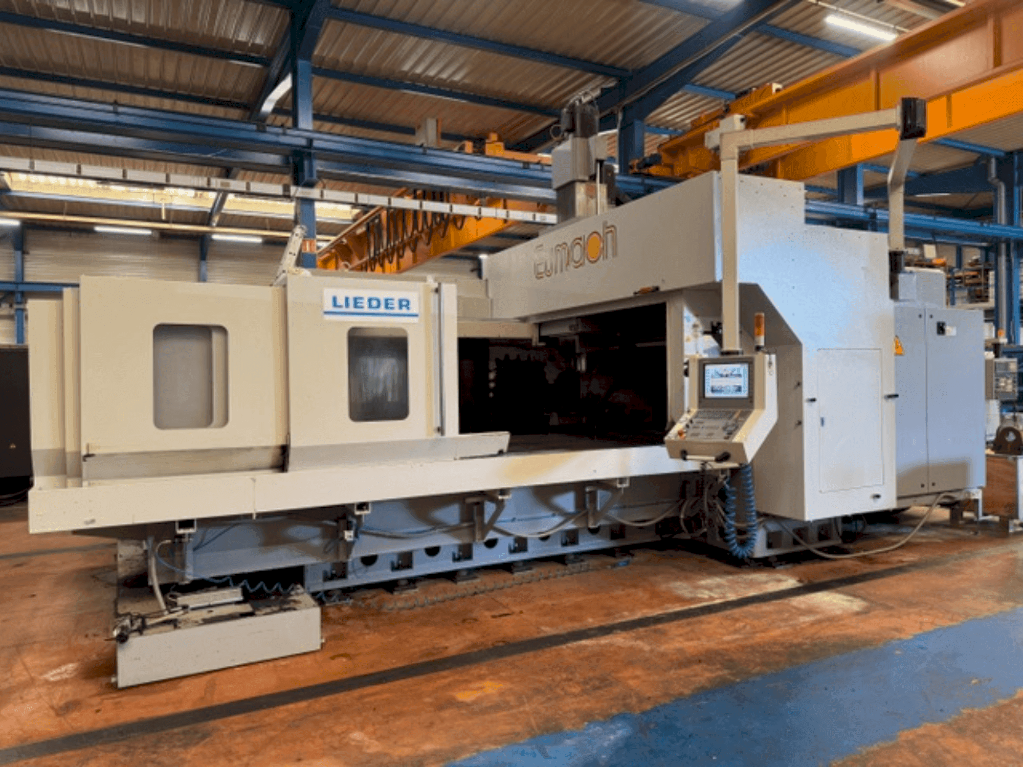 Eumach DVM-3021-maskinen framifrån