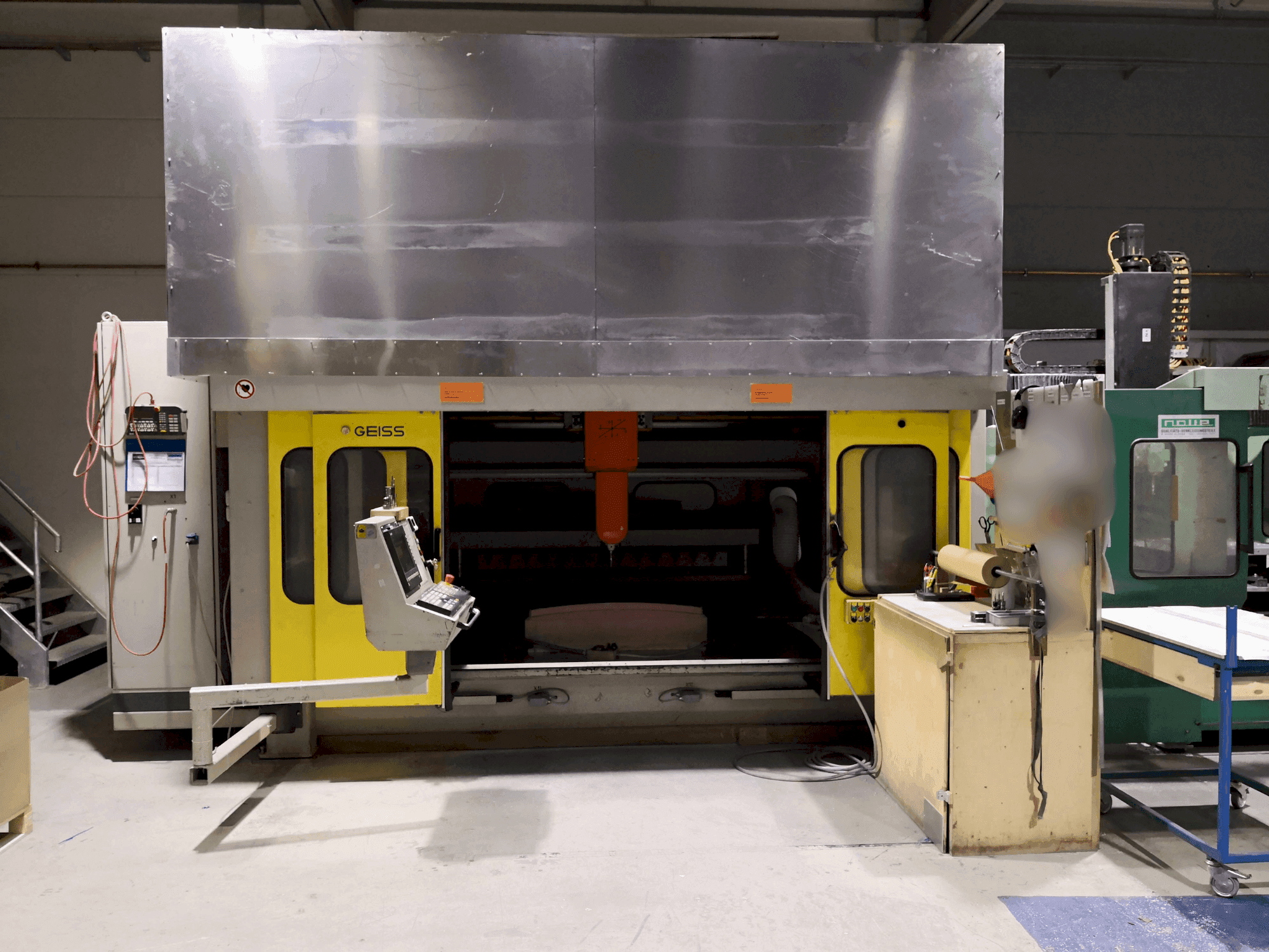 GEISS FZ 2000 x 1000-maskinen framifrån
