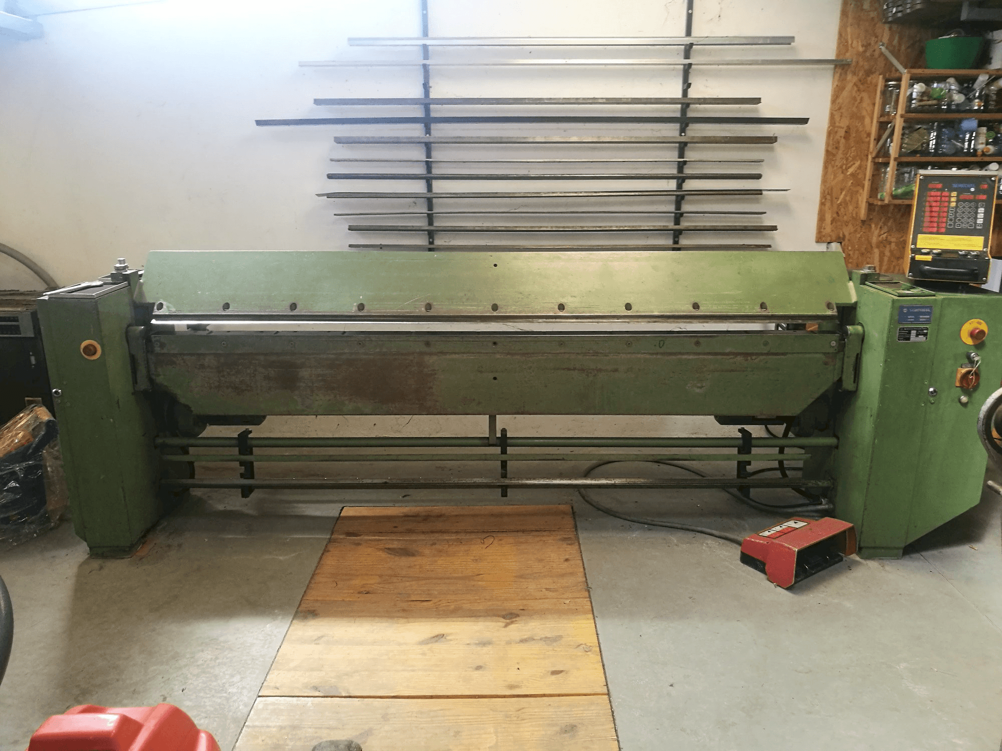 Schechtl MA 250/8-maskinen sedd från vänster sida