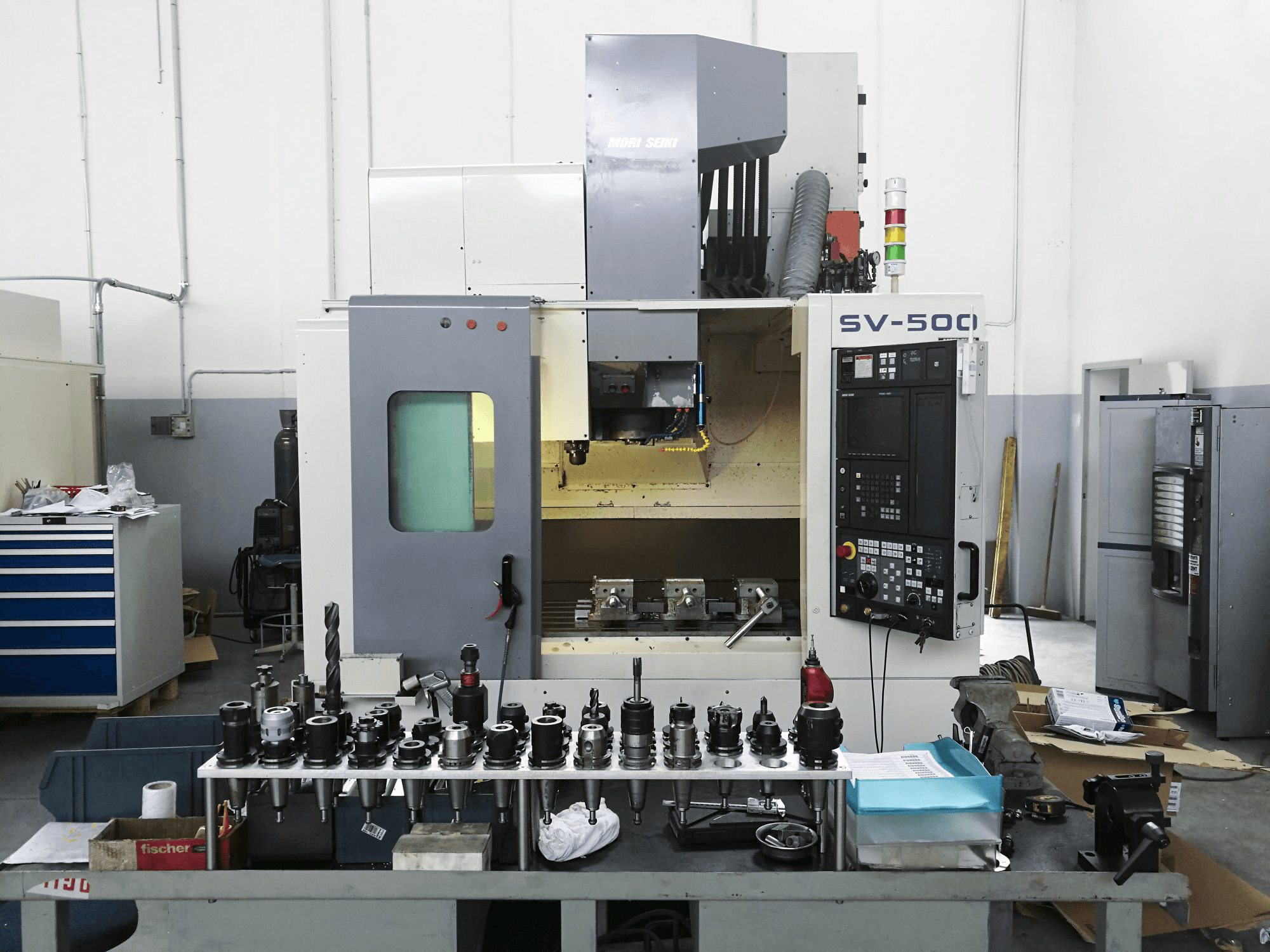 MORI SEIKI-maskinen framifrånSV-500