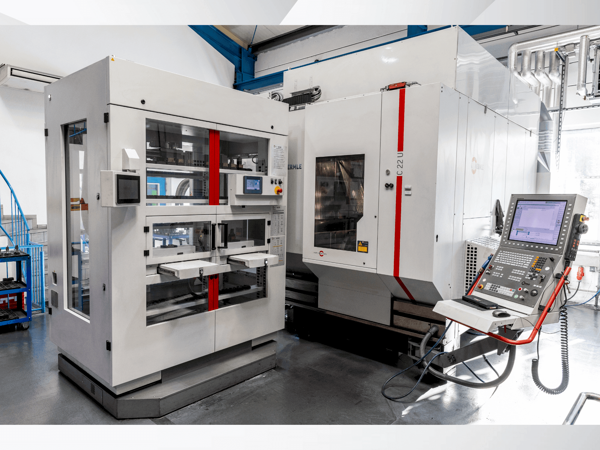 HERMLE C22 with handling system IH30-maskinen framifrån