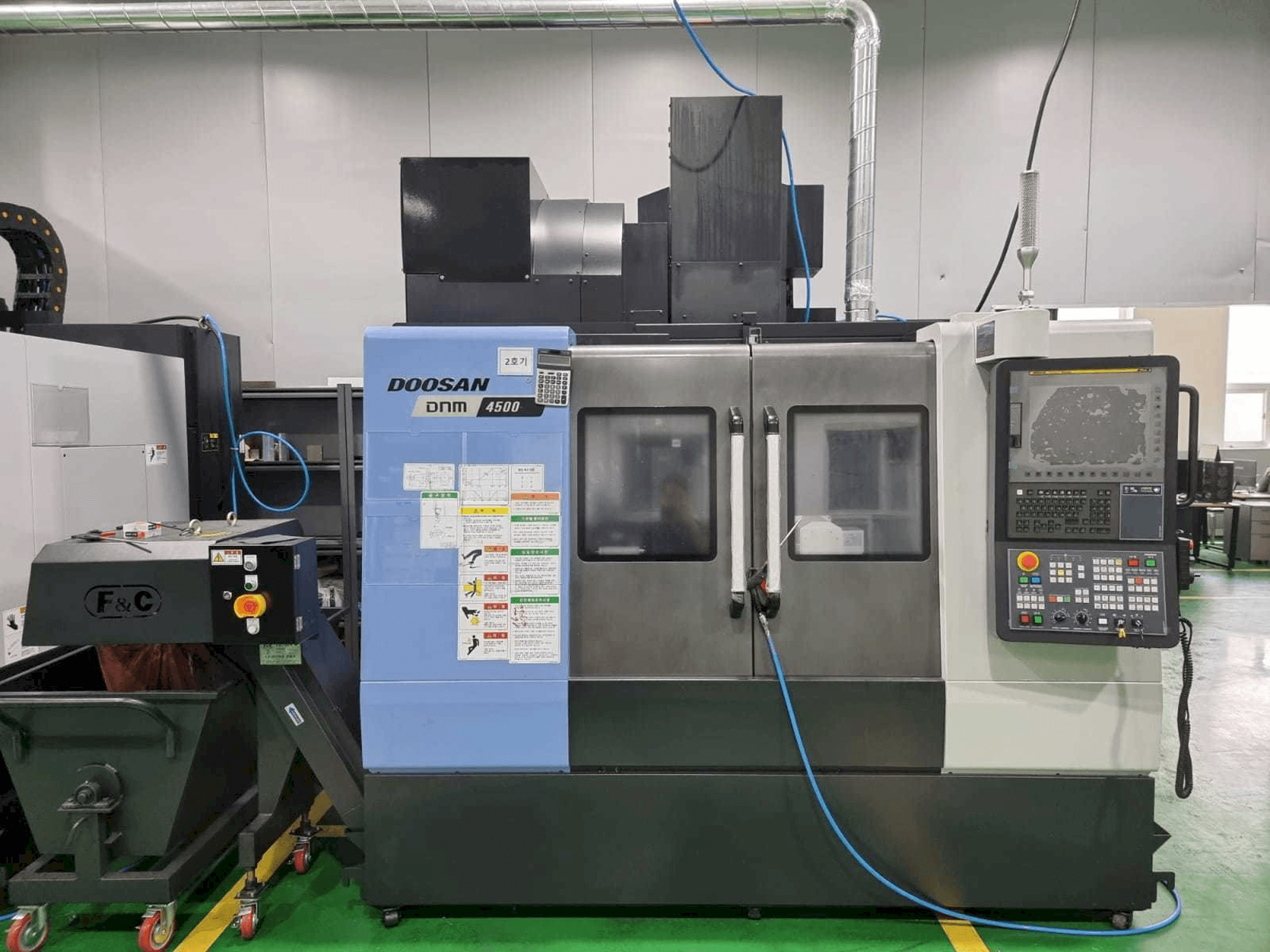 Doosan DNM 4500-maskinen framifrån