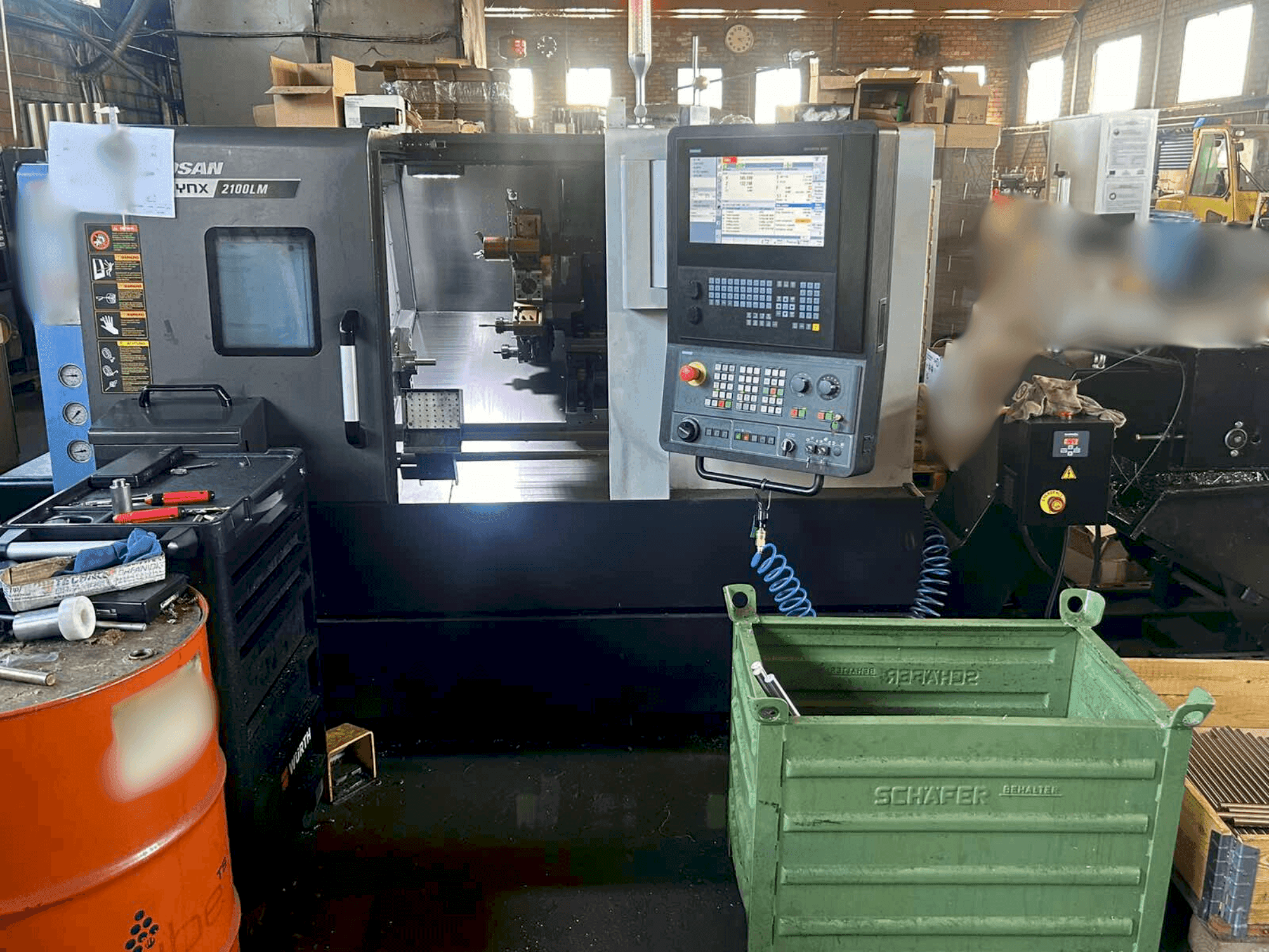 DOOSAN LYNX 2100 LMB-maskinen framifrån