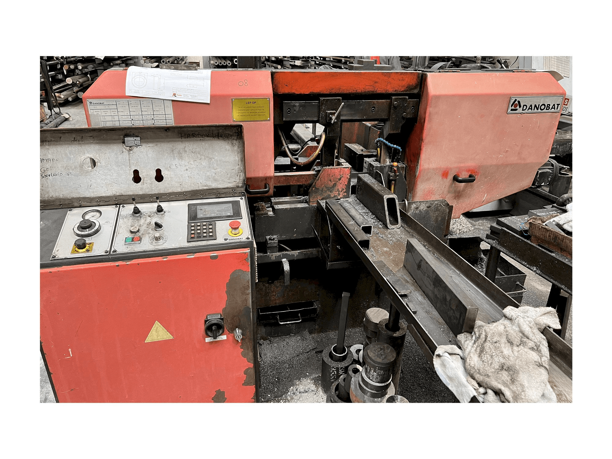 DANOBAT CR 260 AF CN-maskinen framifrån