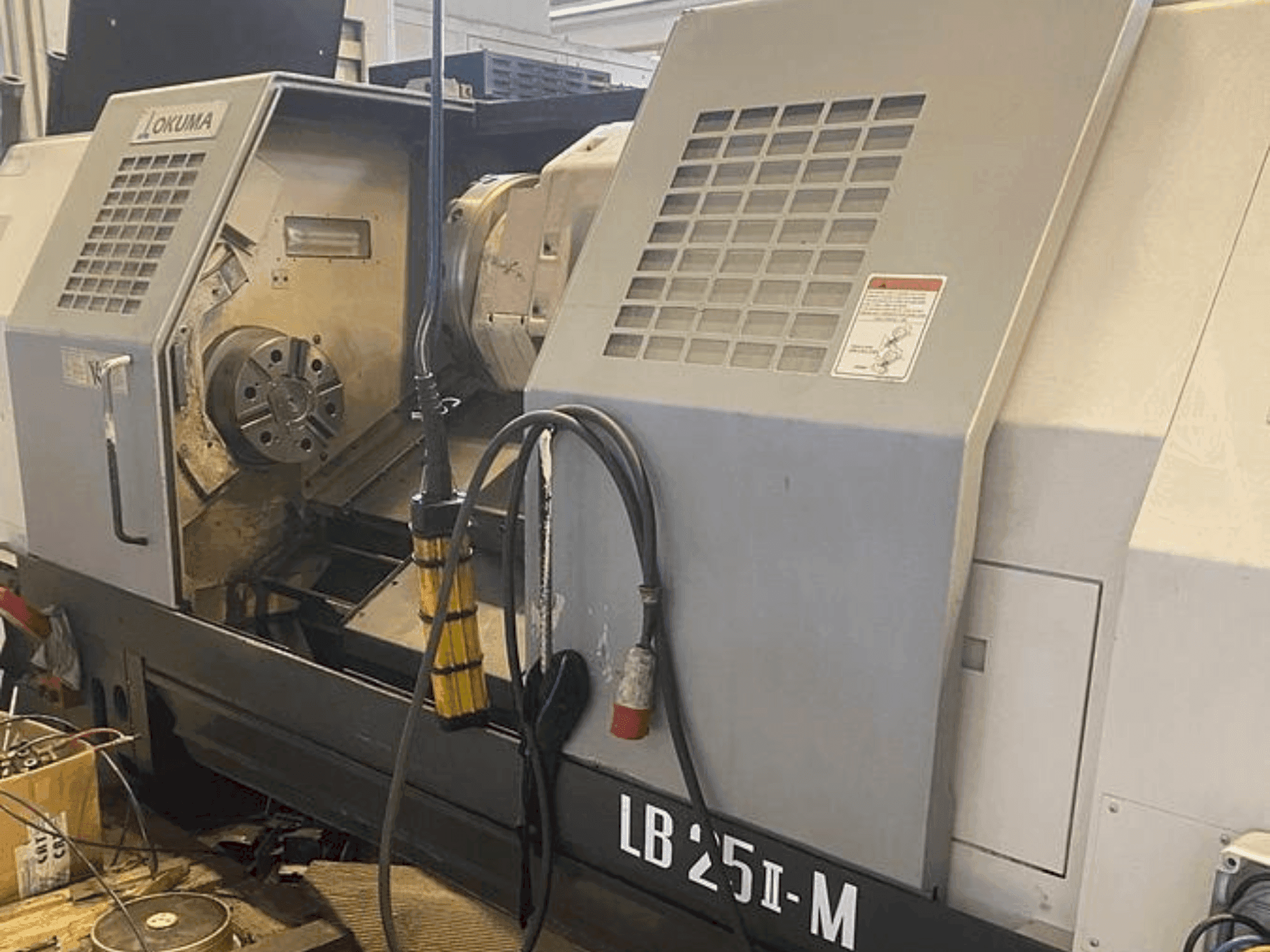 Okuma LB 25 II-M-maskinen framifrån